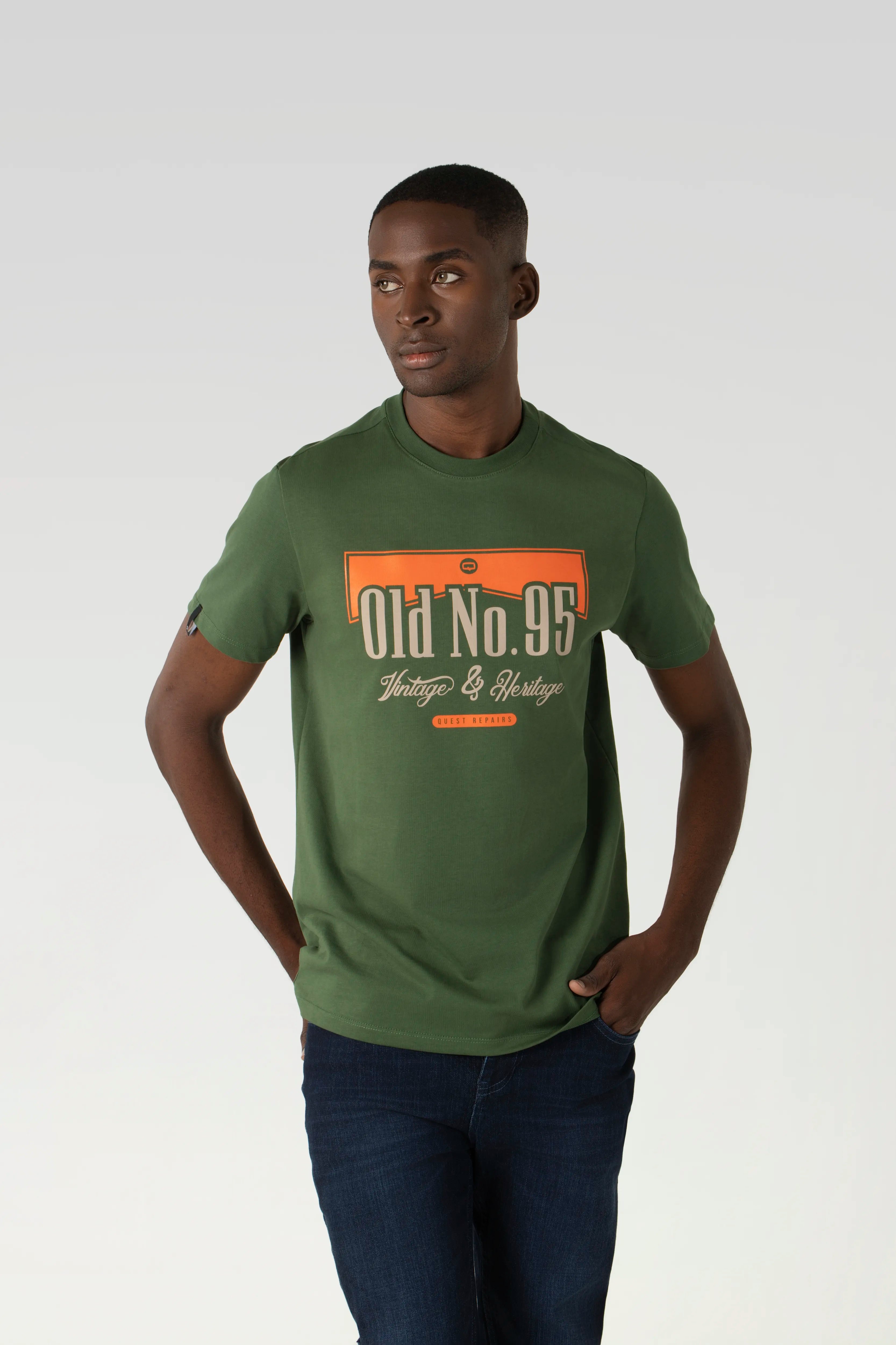 CAMISETA ESPECIAL ESTAMPADO LOCALIZADO COLOR BLACK FOREST