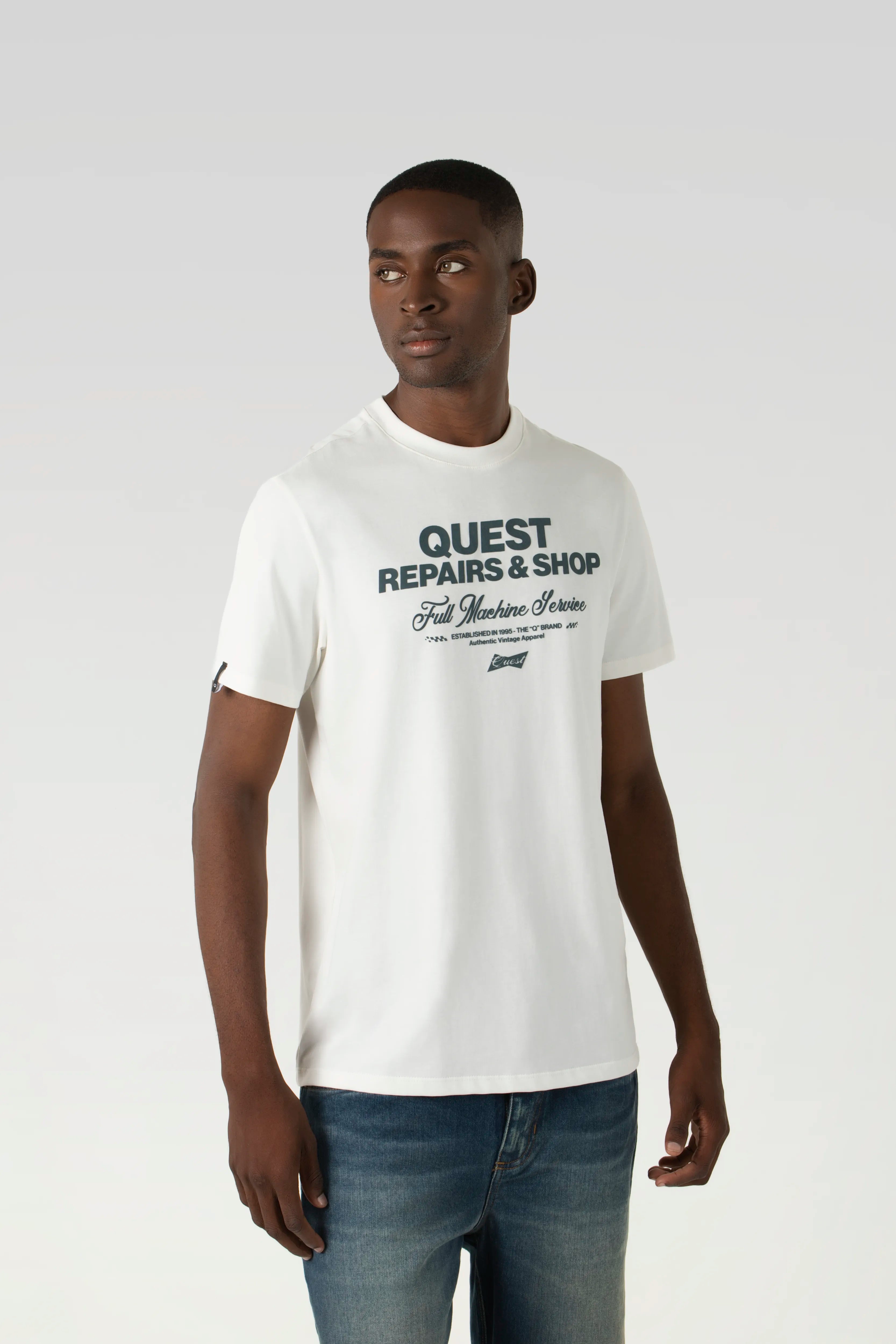 CAMISETA ESPECIAL ESTAMPADO LOCALIZADO COLOR IVORY