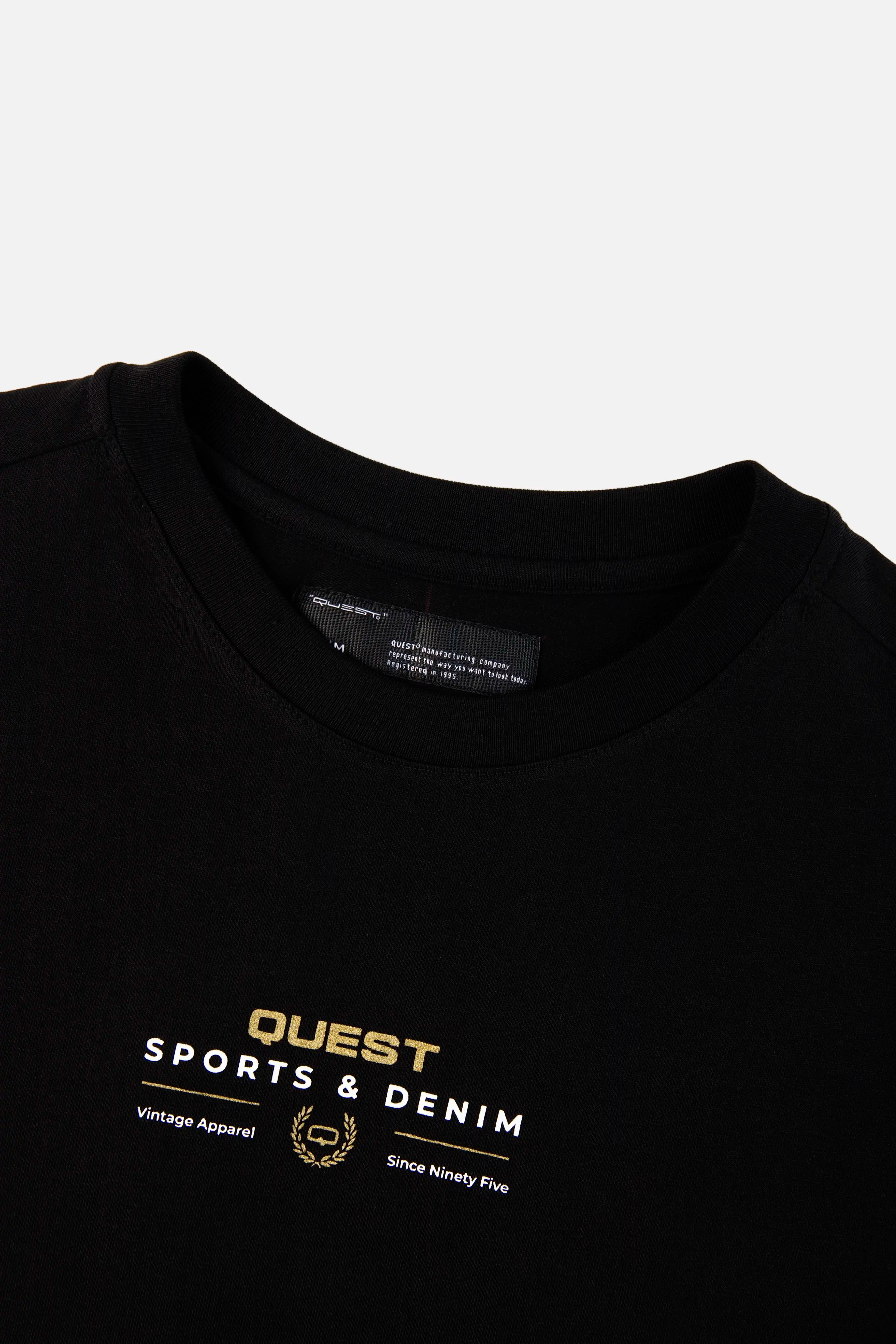 CAMISETA ESPECIAL ESTAMPADO LOCALIZADO COLOR NEGRO
