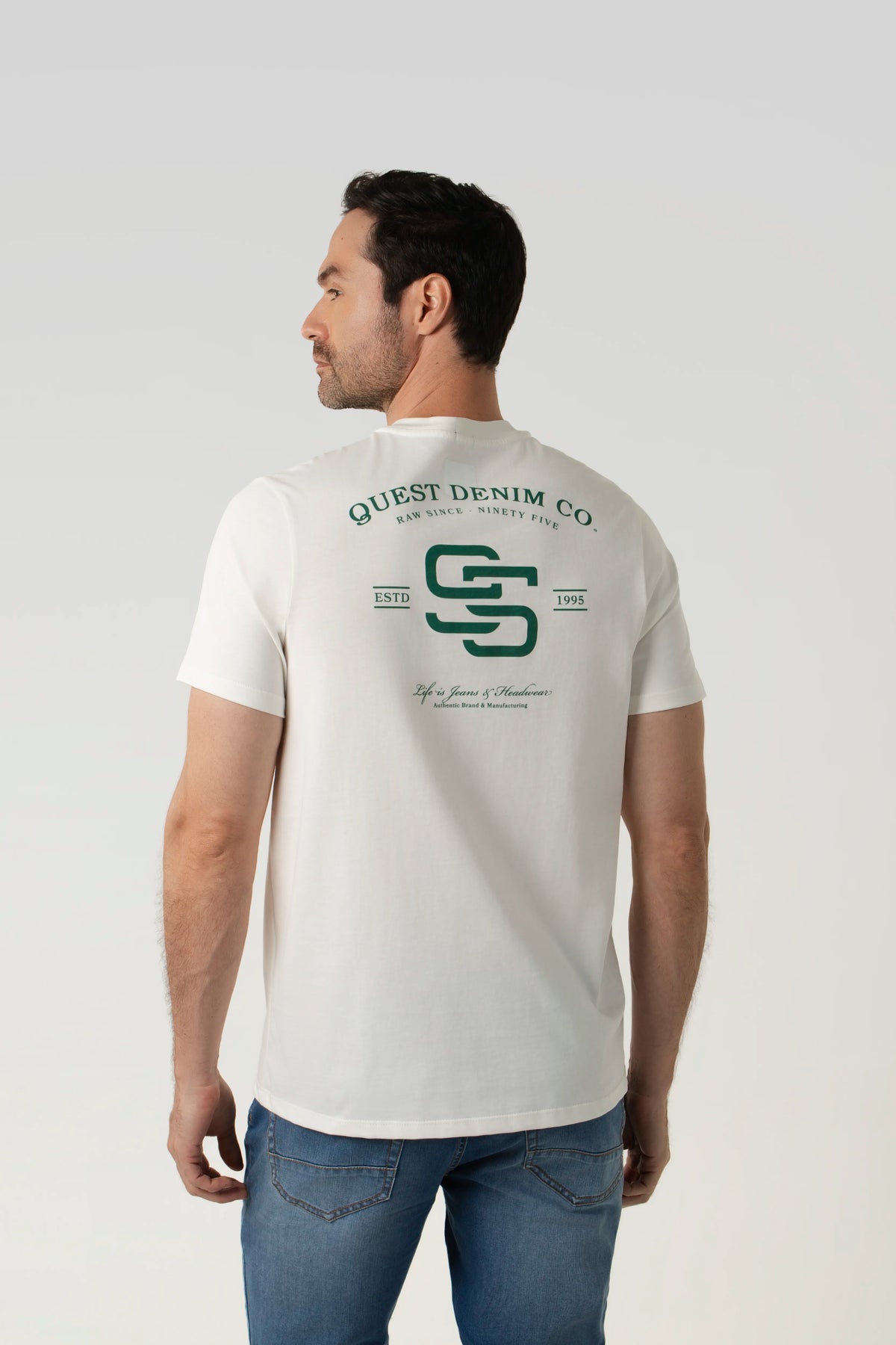 CAMISETA ESPECIAL ESTAMPADO LOCALIZADO COLOR IVORY