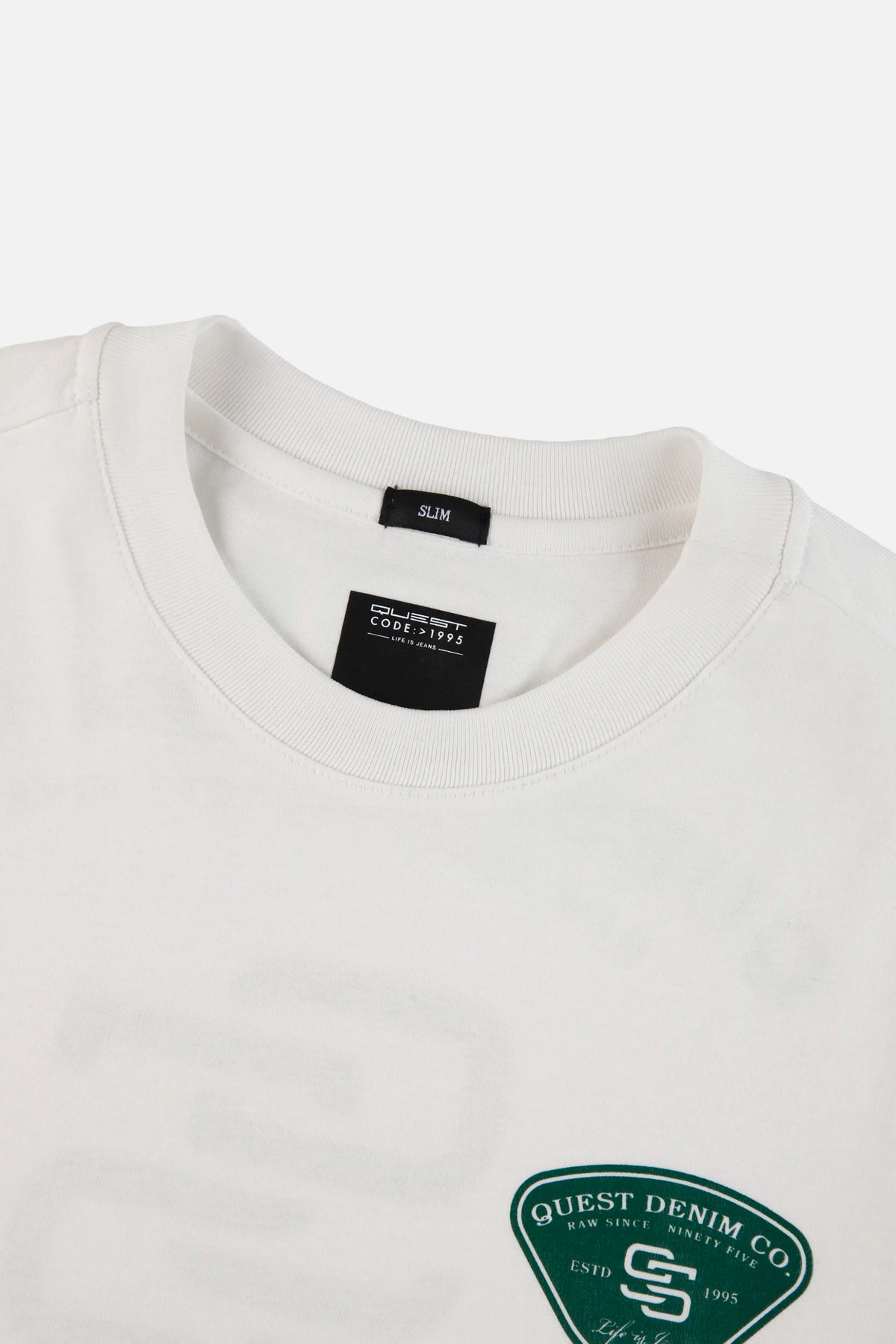 CAMISETA ESPECIAL ESTAMPADO LOCALIZADO COLOR IVORY