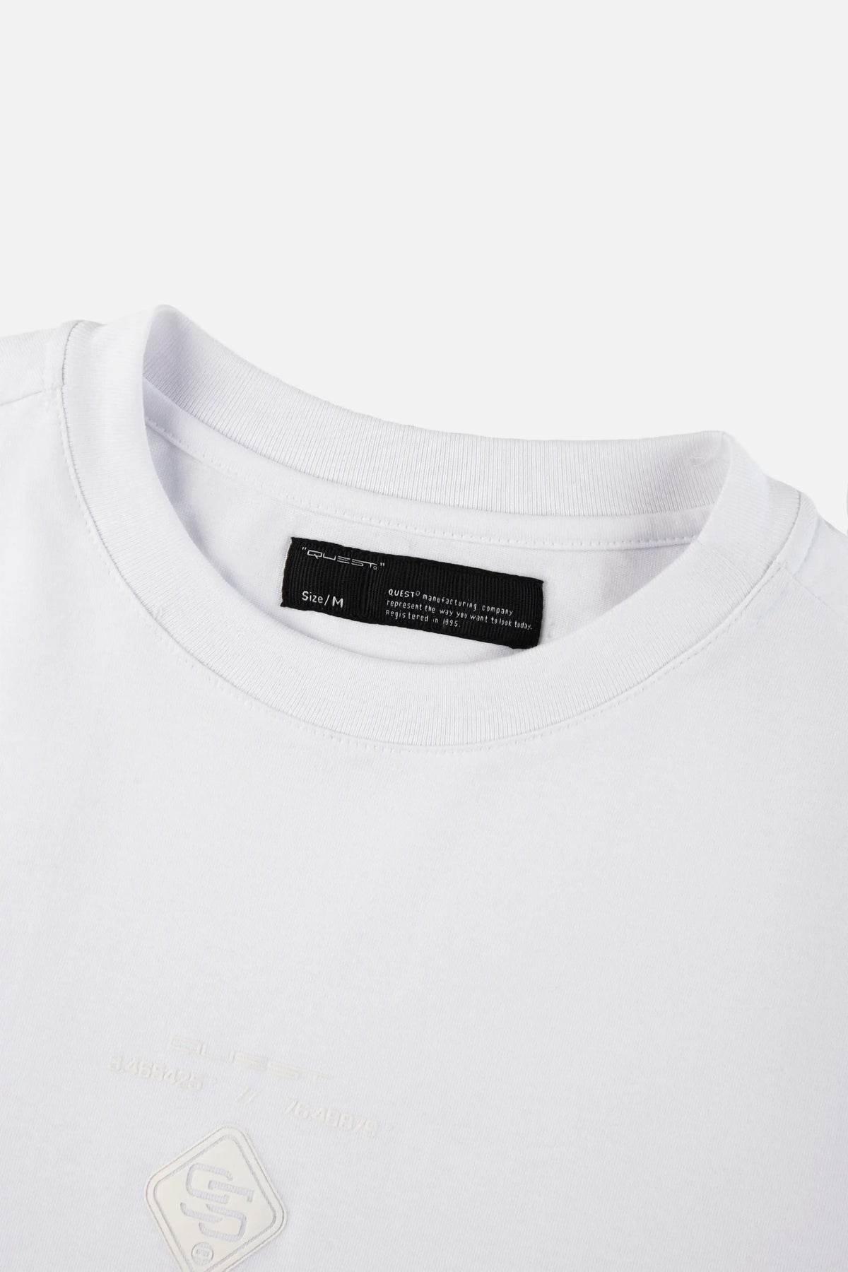 CAMISETA ESTAMPADO LOCALIZADO COLOR BLANCO