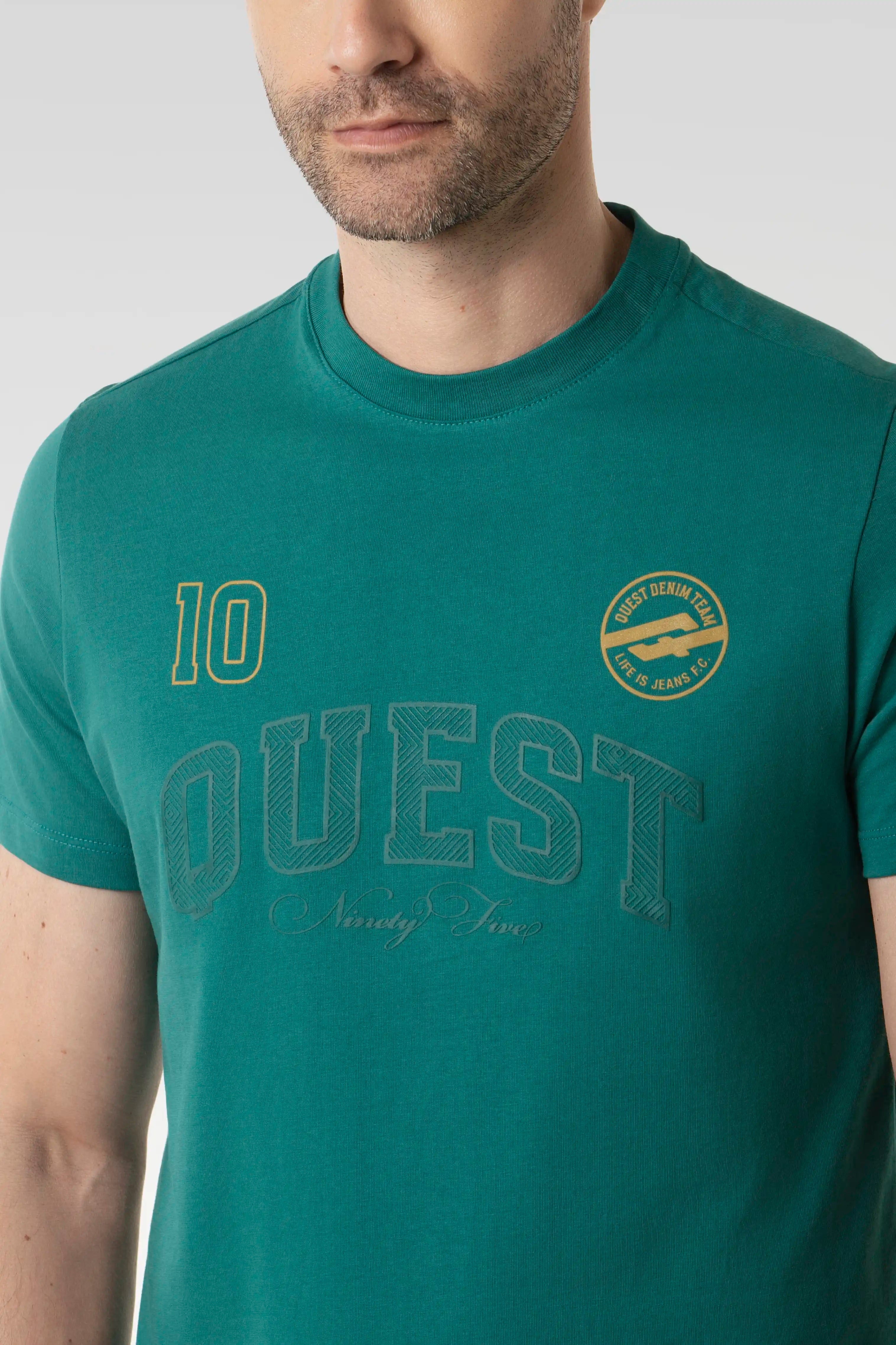 CAMISETA ESPECIAL ESTAMPADO LOCALIZADO COLOR VERDE STORM