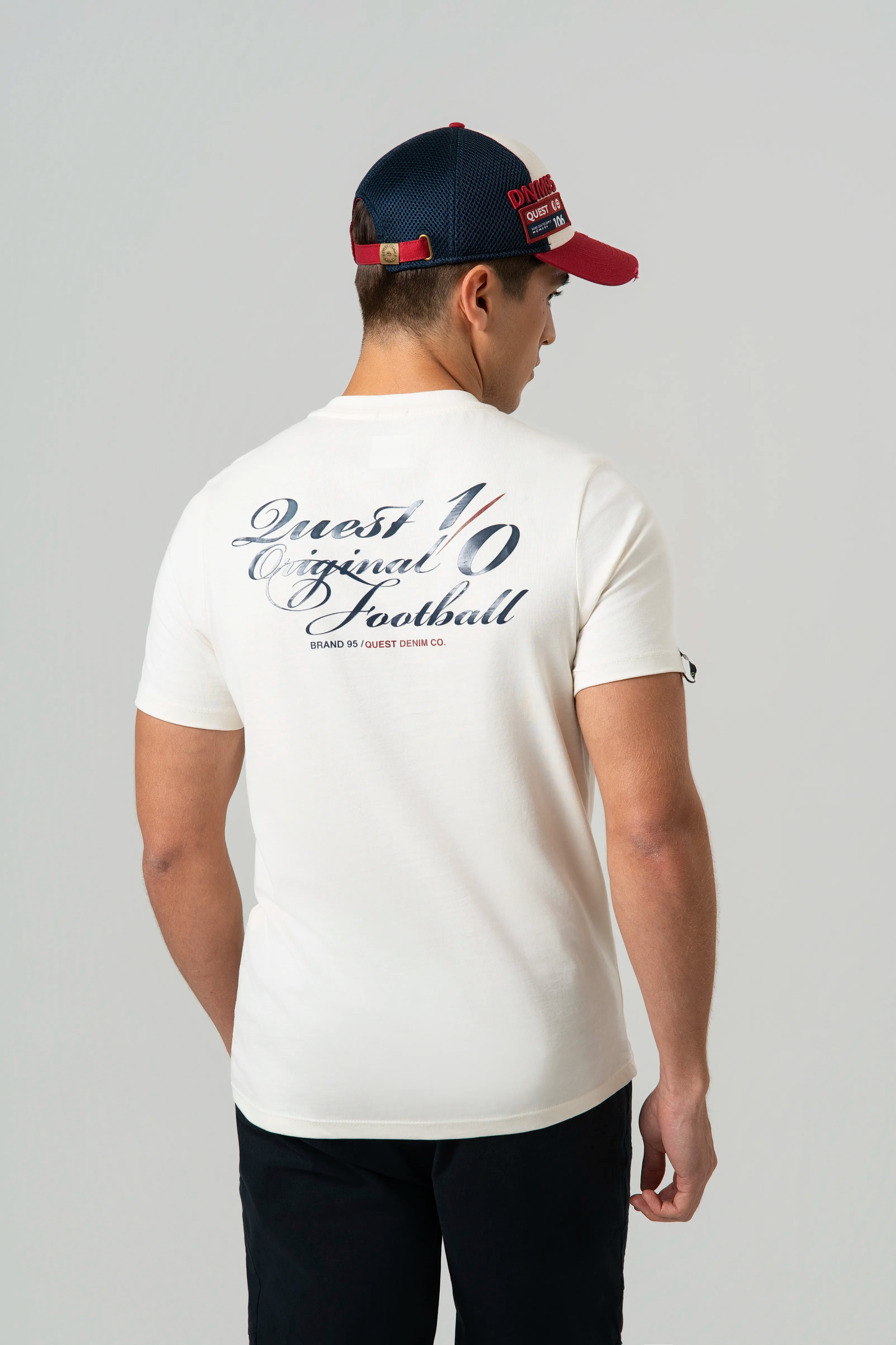 CAMISETA ESPECIAL ESTAMPADO LOCALIZADO COLOR IVORY