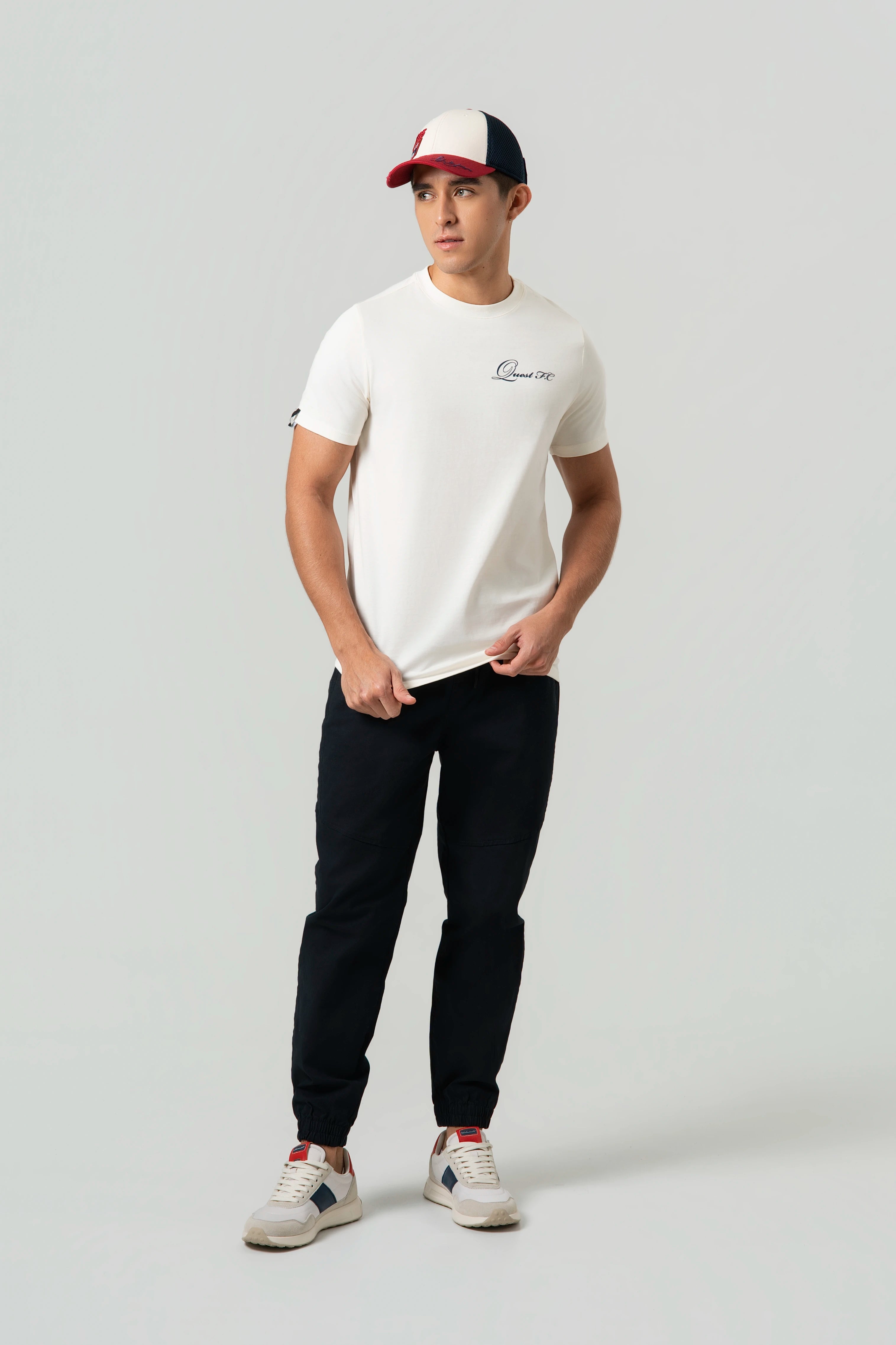 CAMISETA ESPECIAL ESTAMPADO LOCALIZADO COLOR IVORY