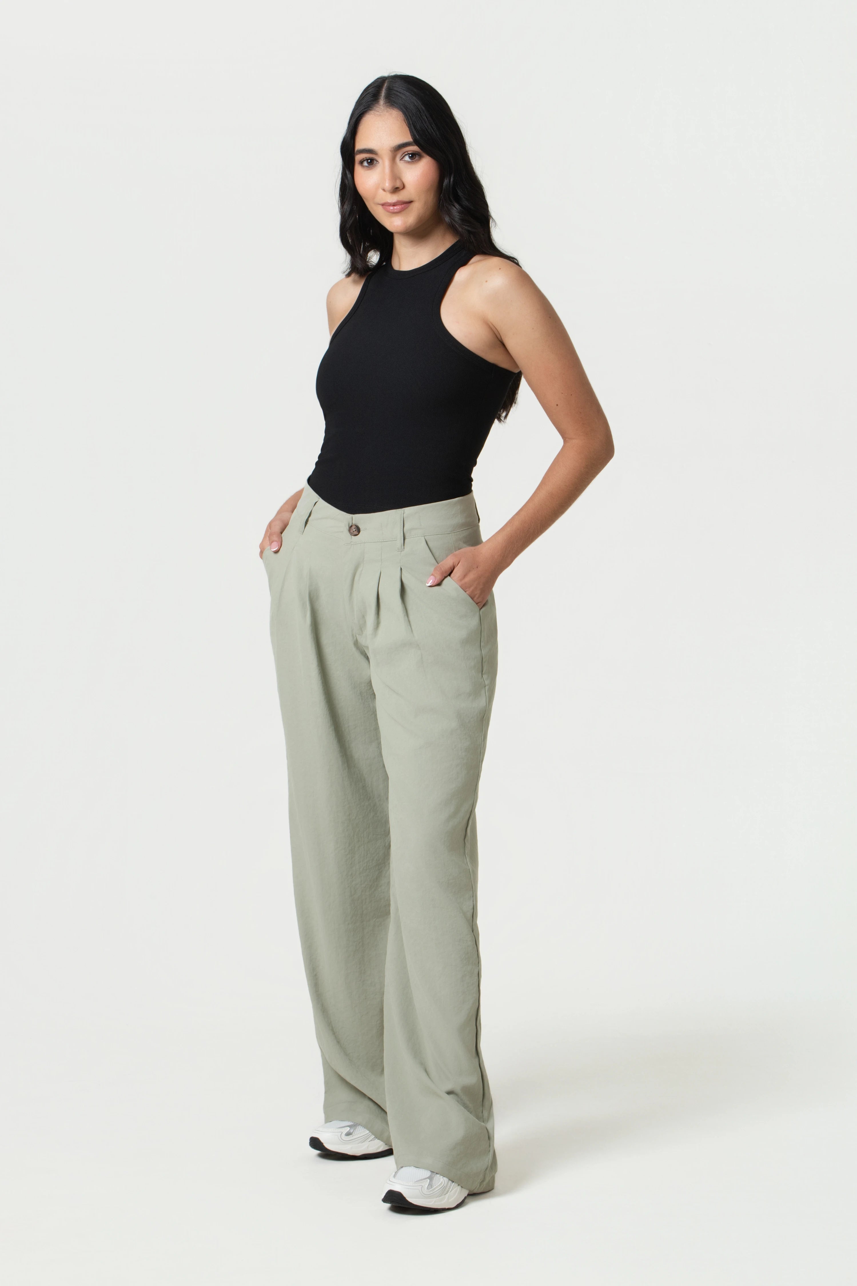 PANTALON TIPO CHINO COLOR VERDE HOJA SECA