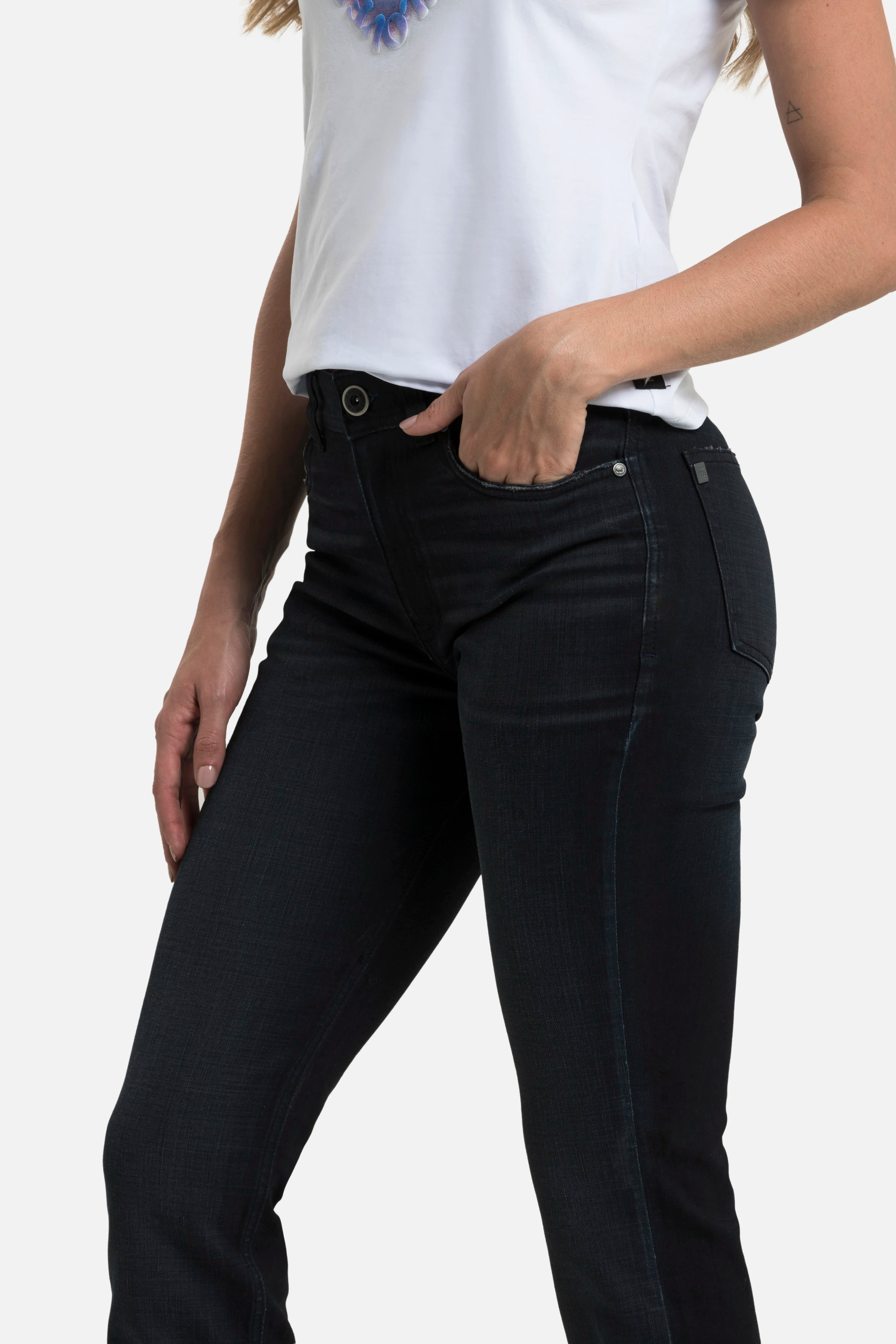 JEAN 5 BOLSILLOS COLOR AZUL OSCURO RESINADO