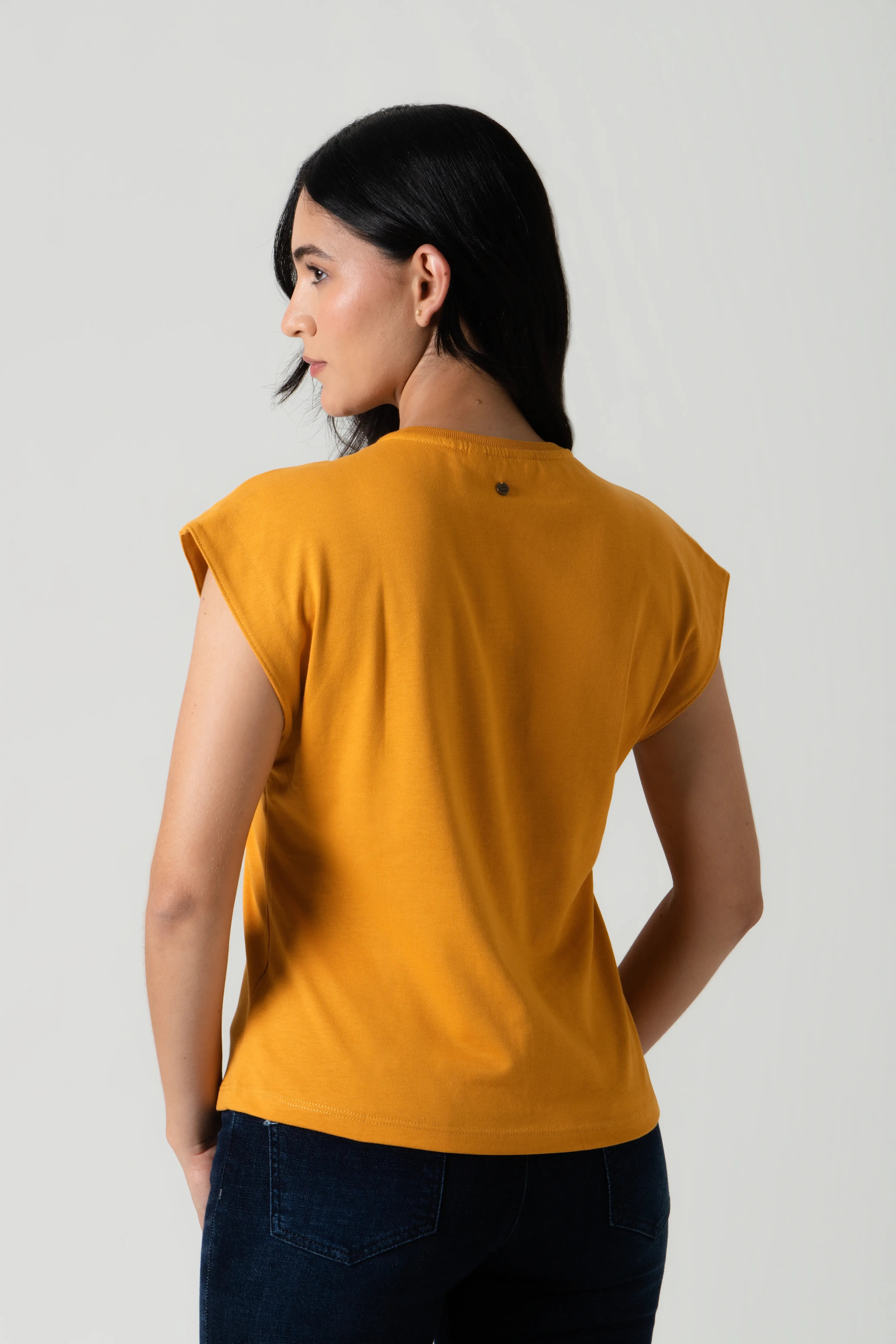 CAMISETA MANGA CORTA COLOR MOSTAZA