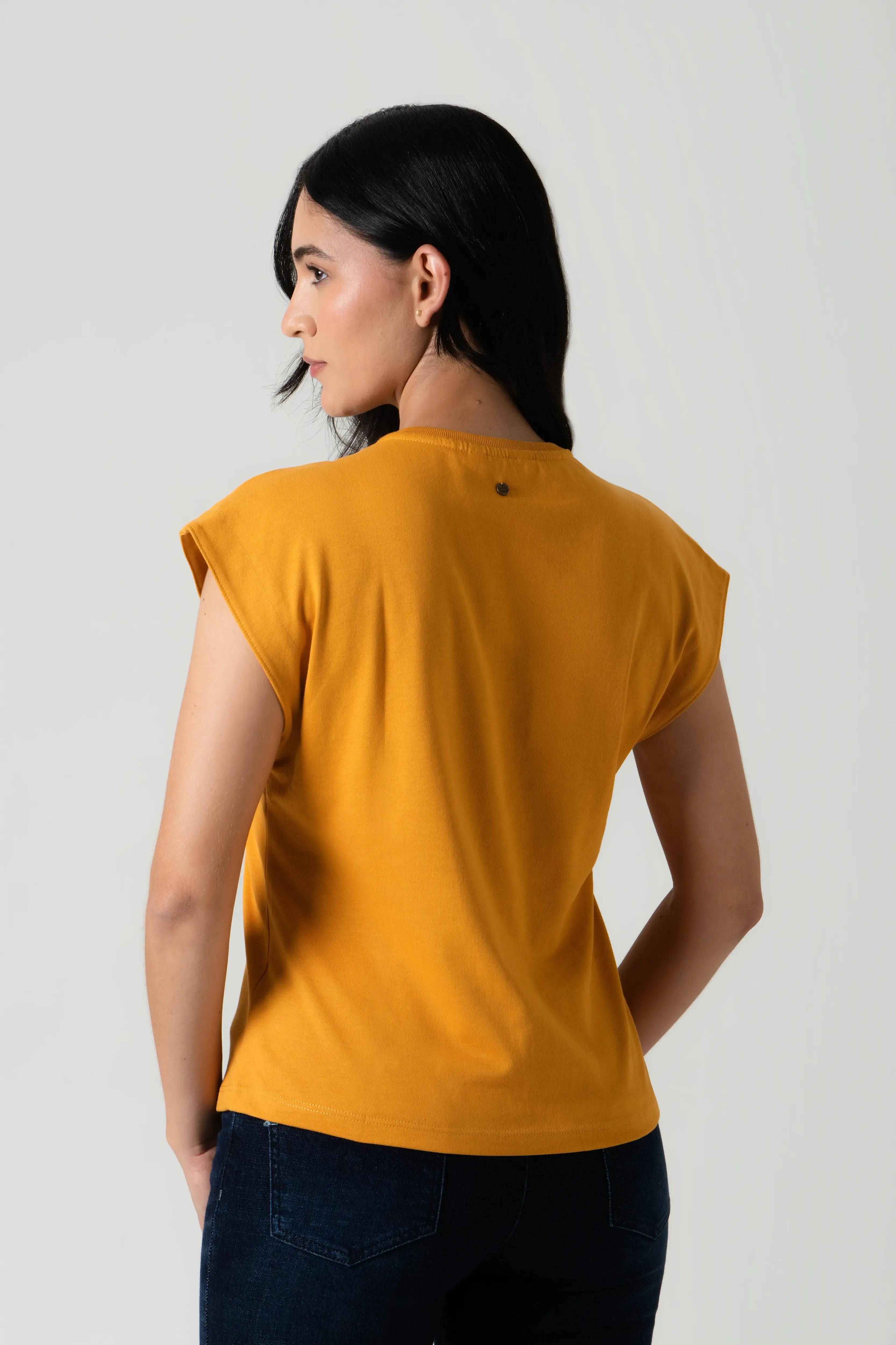 CAMISETA MANGA CORTA COLOR MOSTAZA