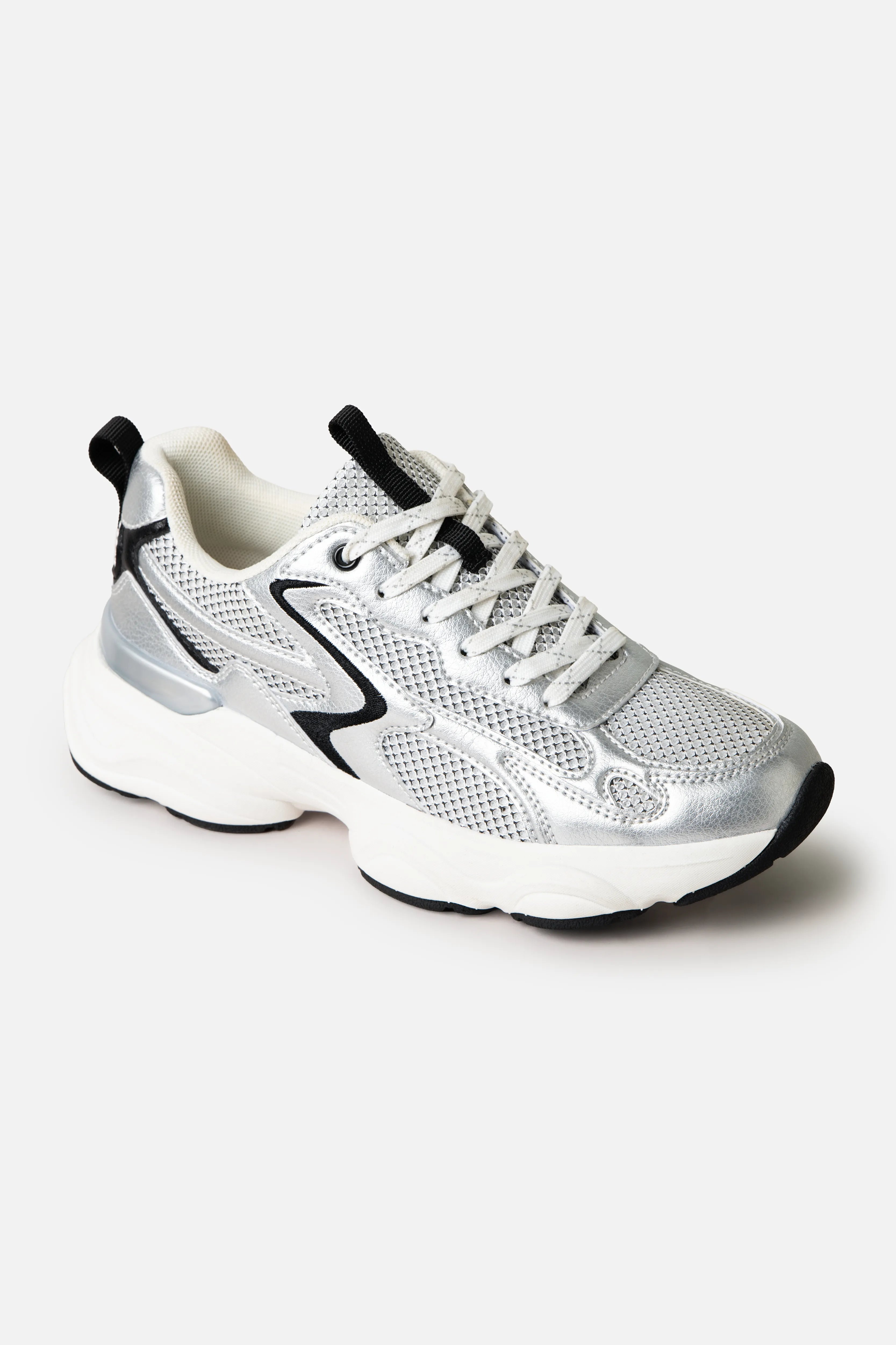 ZAPATOS TENIS COLOR PLATEADO