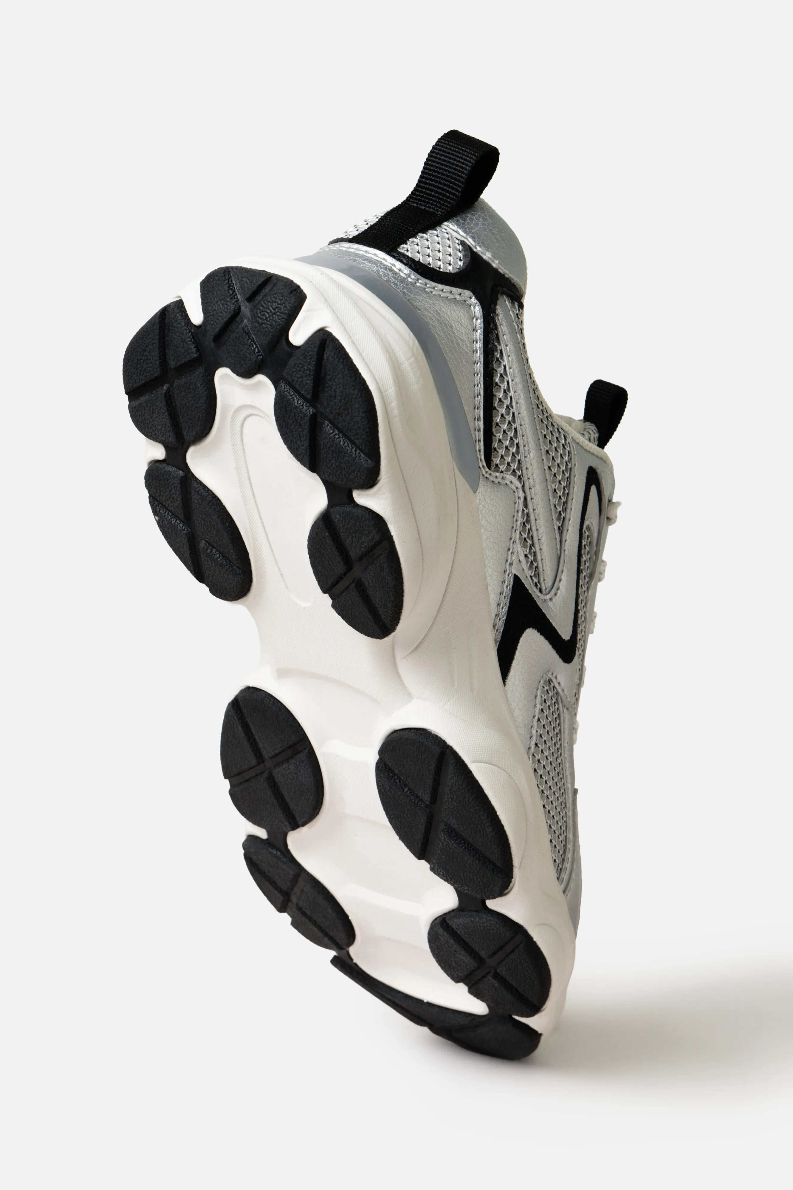 ZAPATOS TENIS COLOR PLATEADO