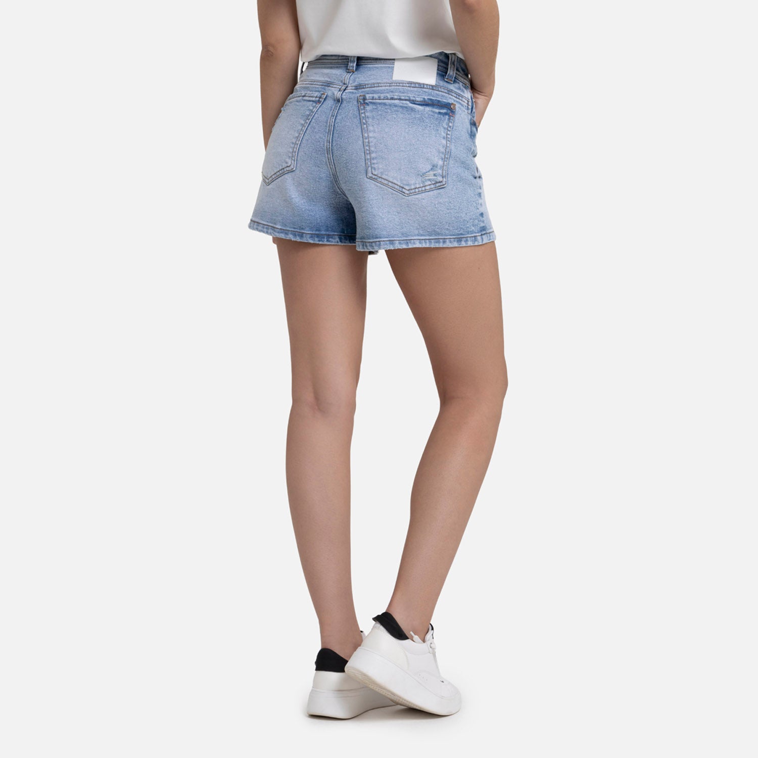 SHORT 5 BOLSILLOS COLOR AZUL CLARO