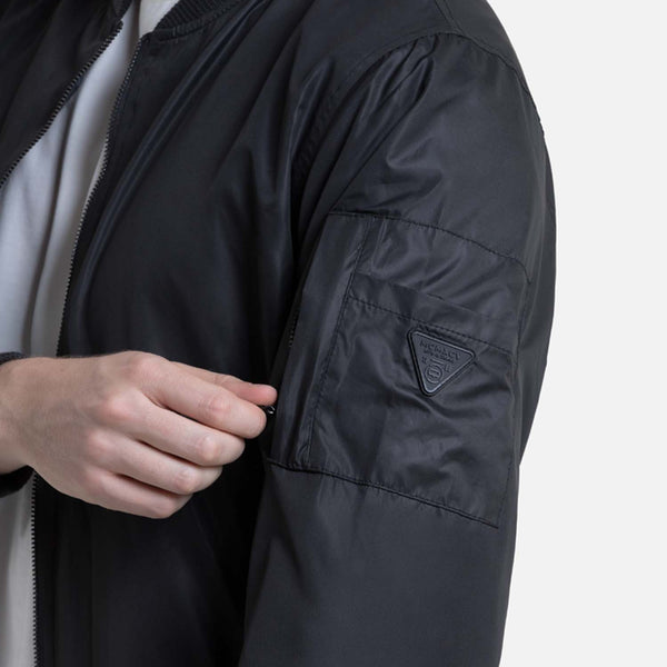 CHAQUETA BOMBER COLOR NEGRO