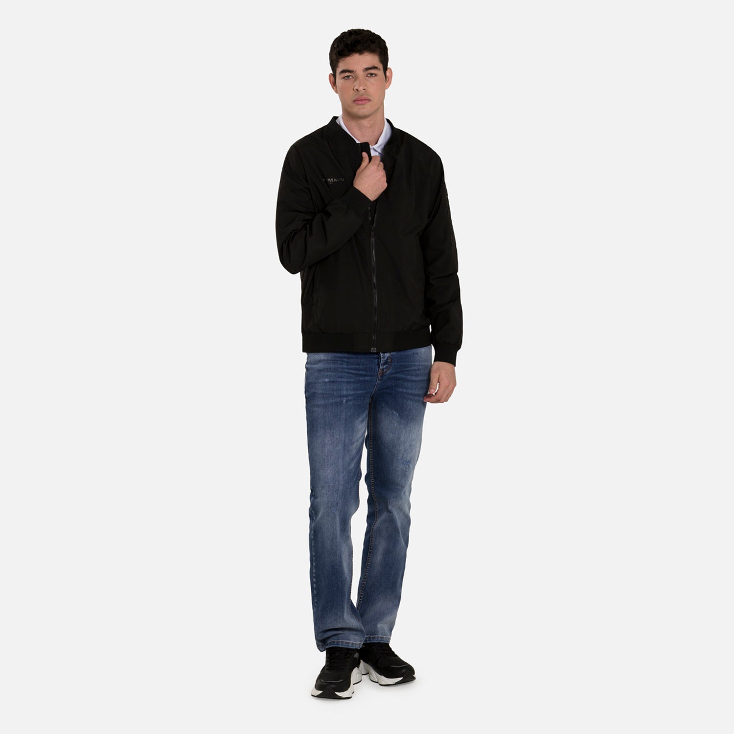 CHAQUETA BOMBER COLOR NEGRO