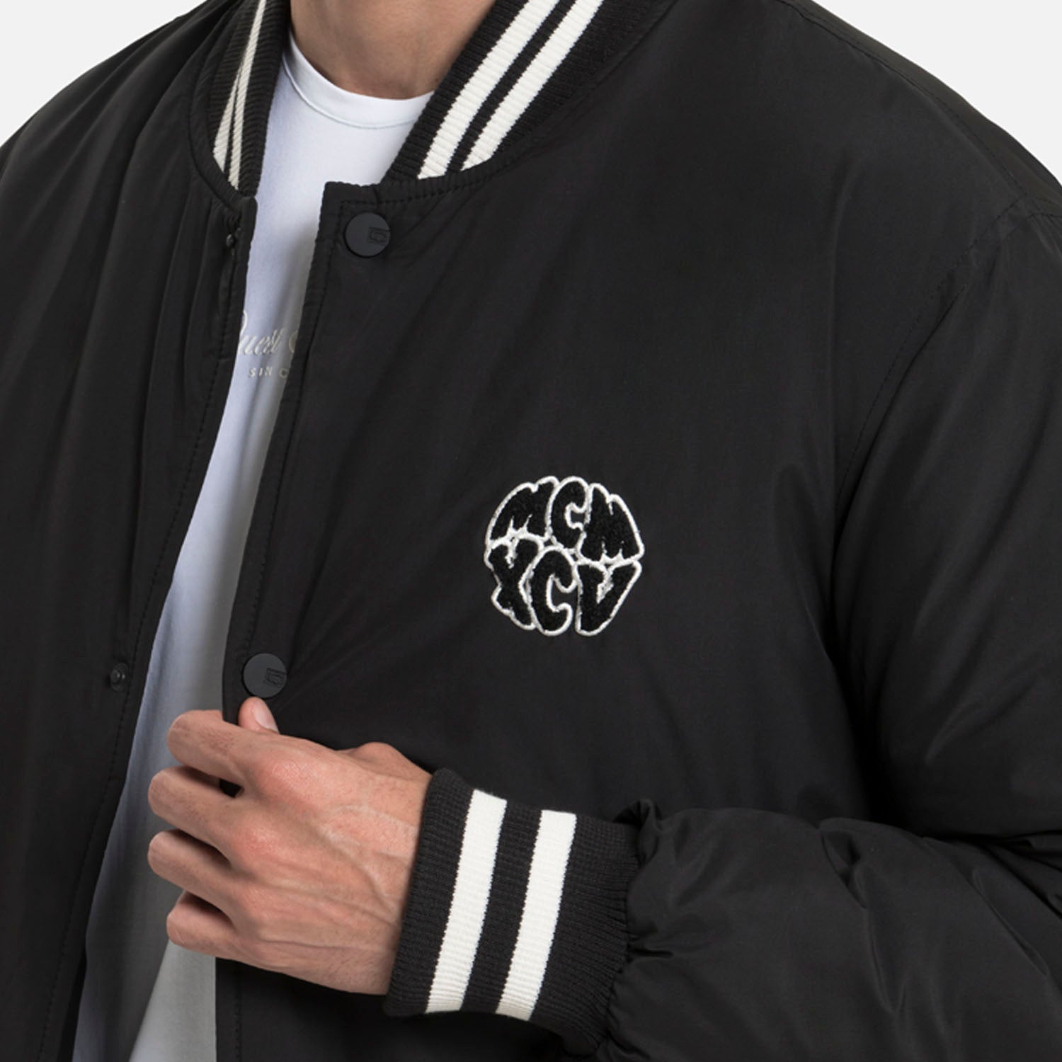 CHAQUETA ACOLCHADA COLOR NEGRO