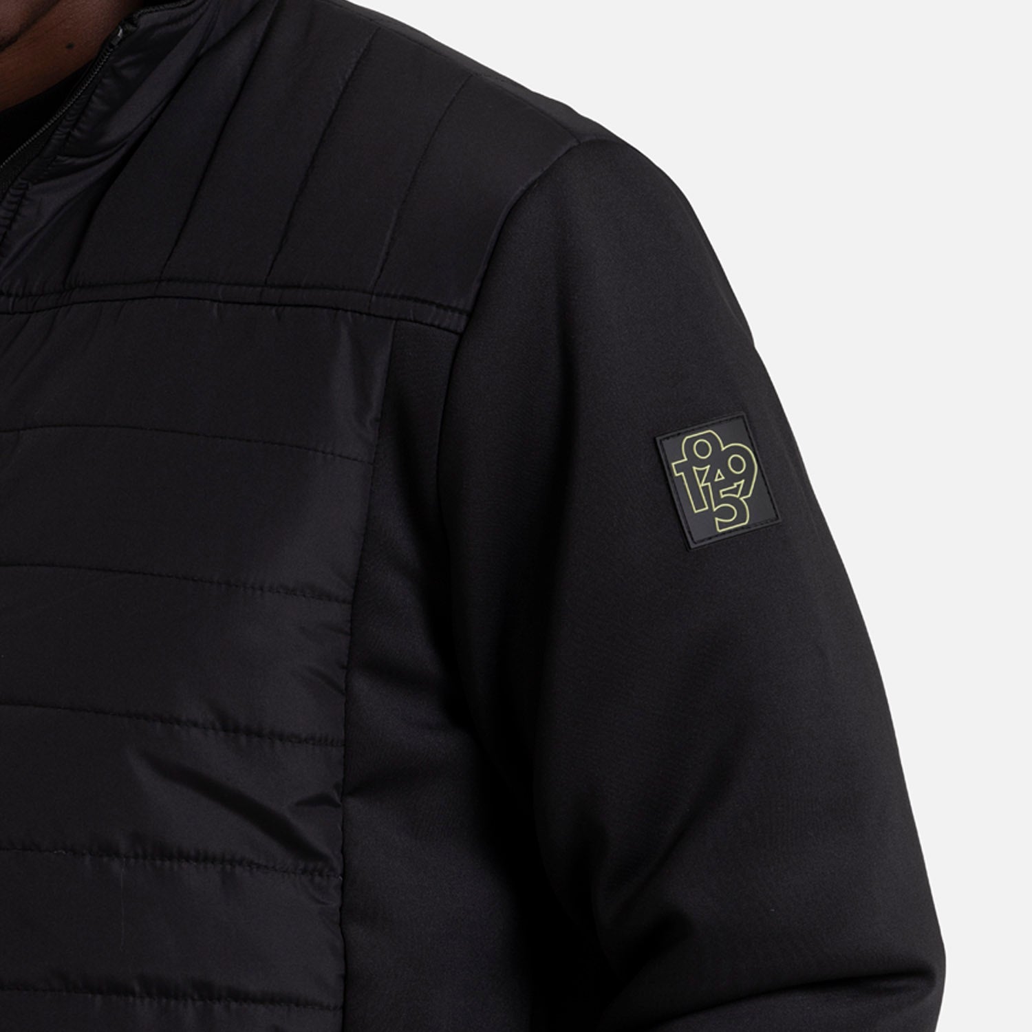 CHAQUETA ACOLCHADA COLOR NEGRO