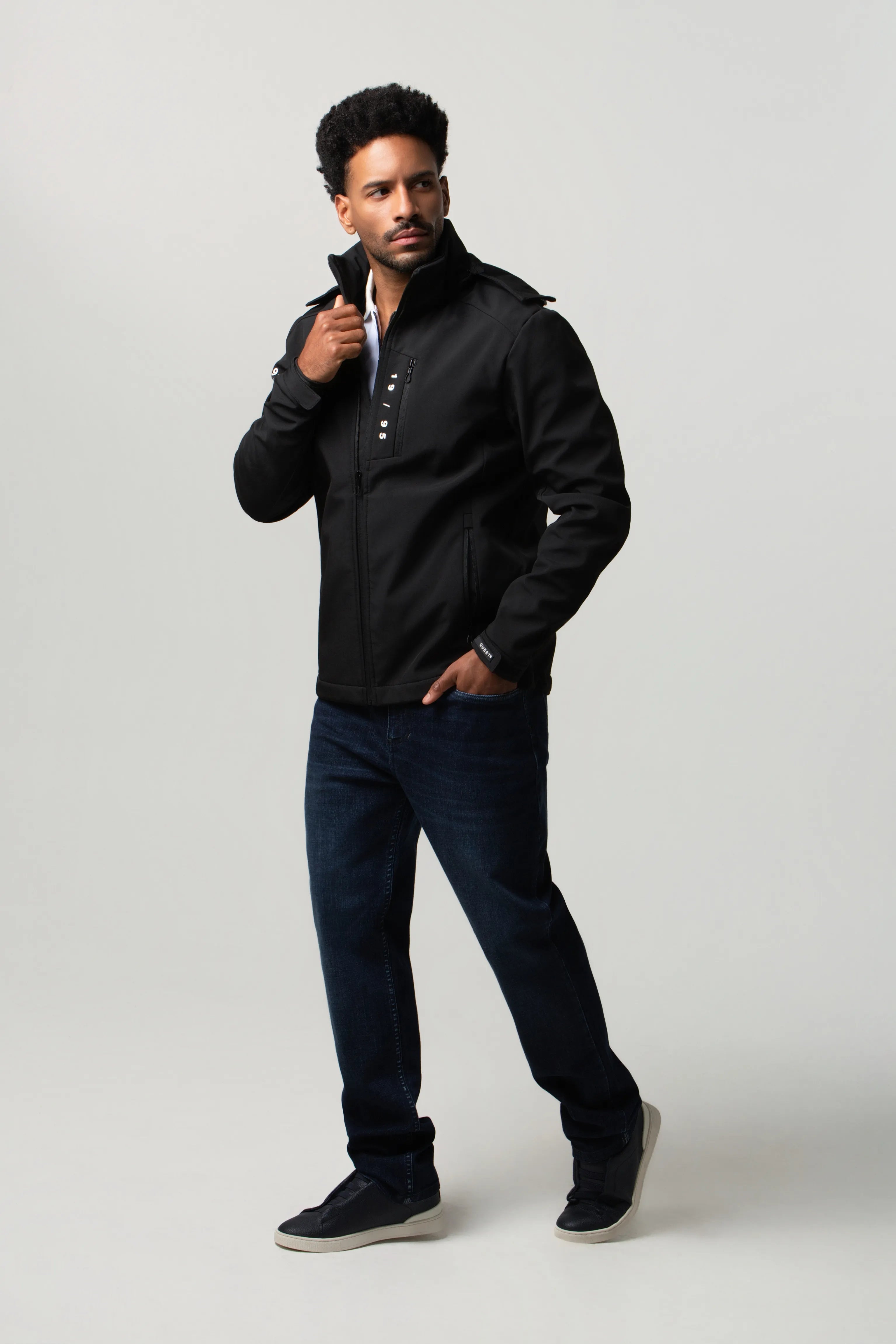 CHAQUETA PARKA COLOR NEGRO