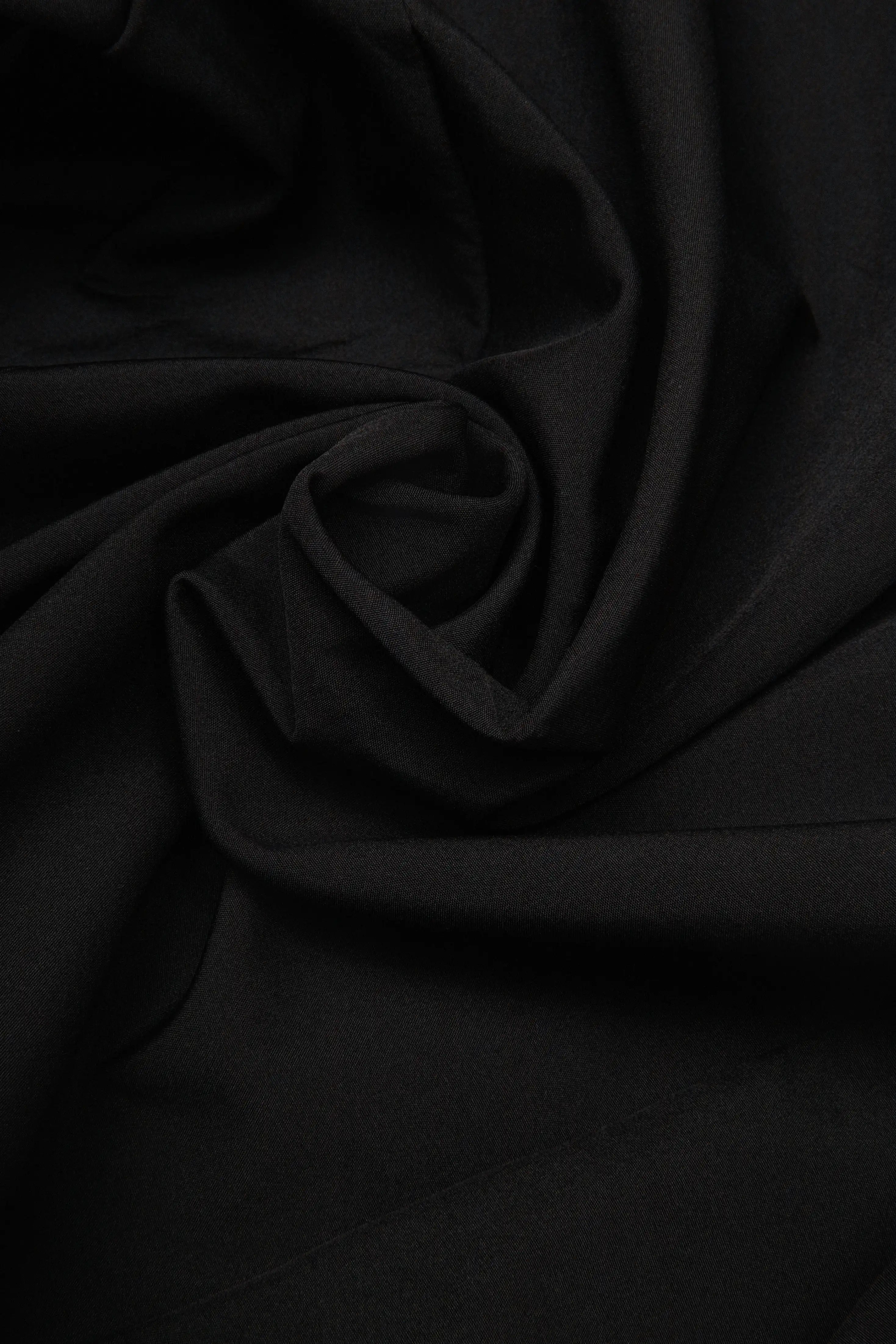 CHAQUETA PARKA COLOR NEGRO