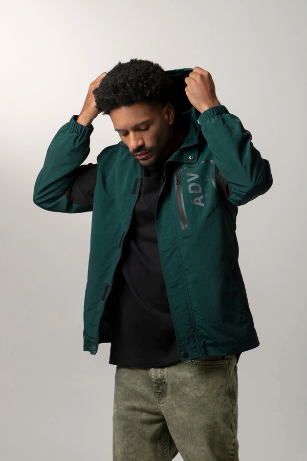 CHAQUETA ROMPEVIENTOS COLOR VERDE TORMENTA