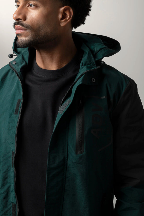 CHAQUETA ROMPEVIENTOS COLOR VERDE TORMENTA