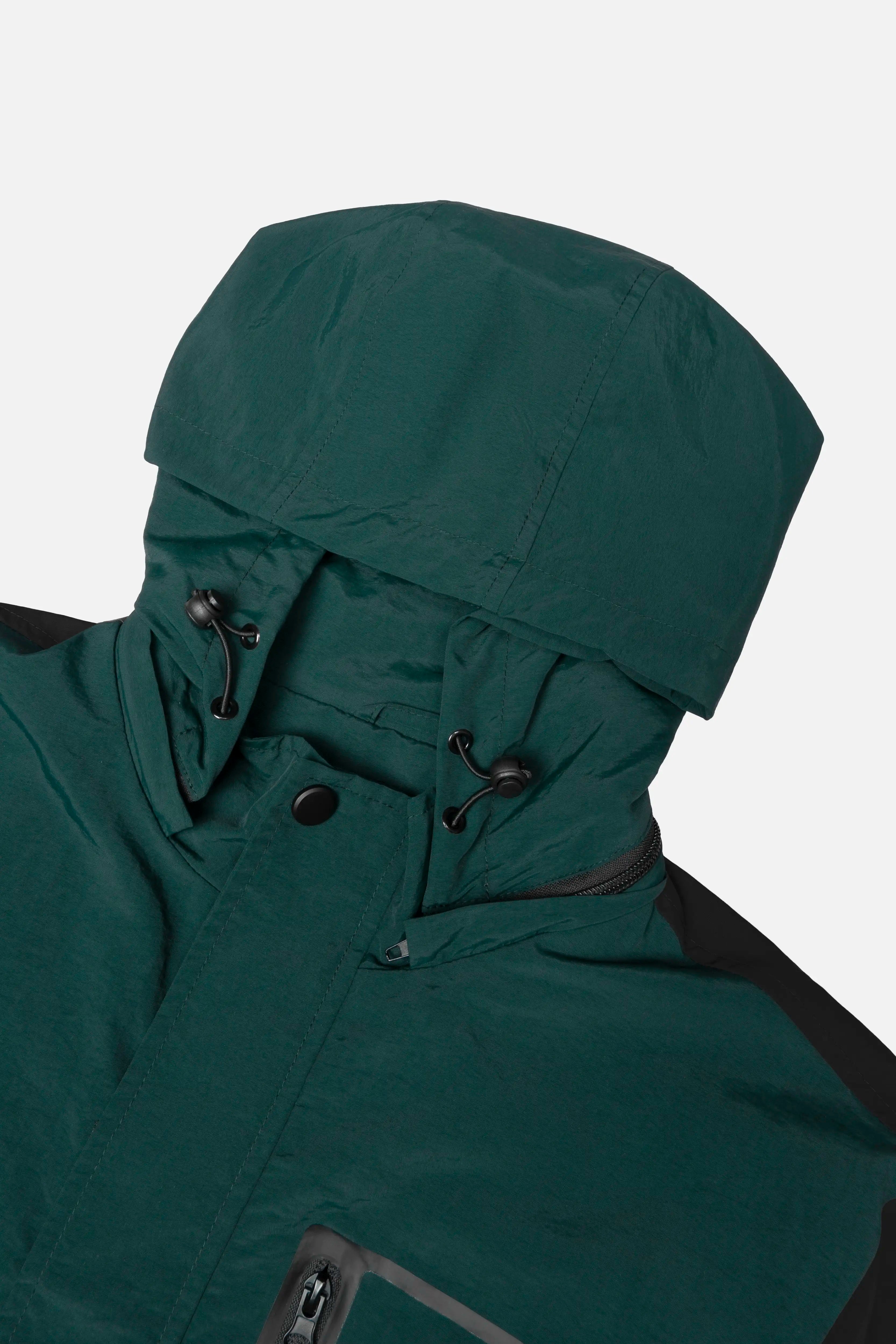 CHAQUETA ROMPEVIENTOS COLOR VERDE TORMENTA