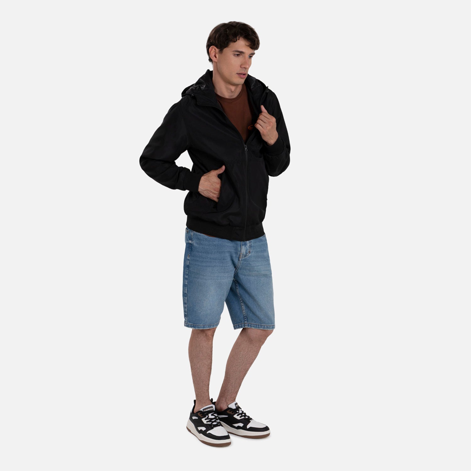 CHAQUETA ROMPEVIENTOS COLOR NEGRO