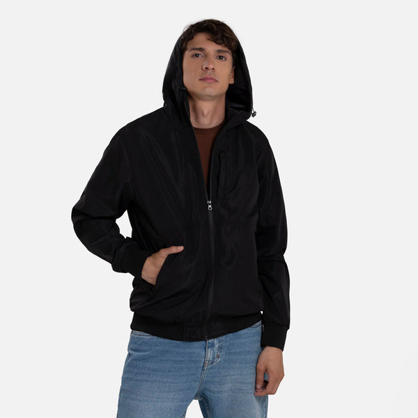 CHAQUETA ROMPEVIENTOS COLOR NEGRO