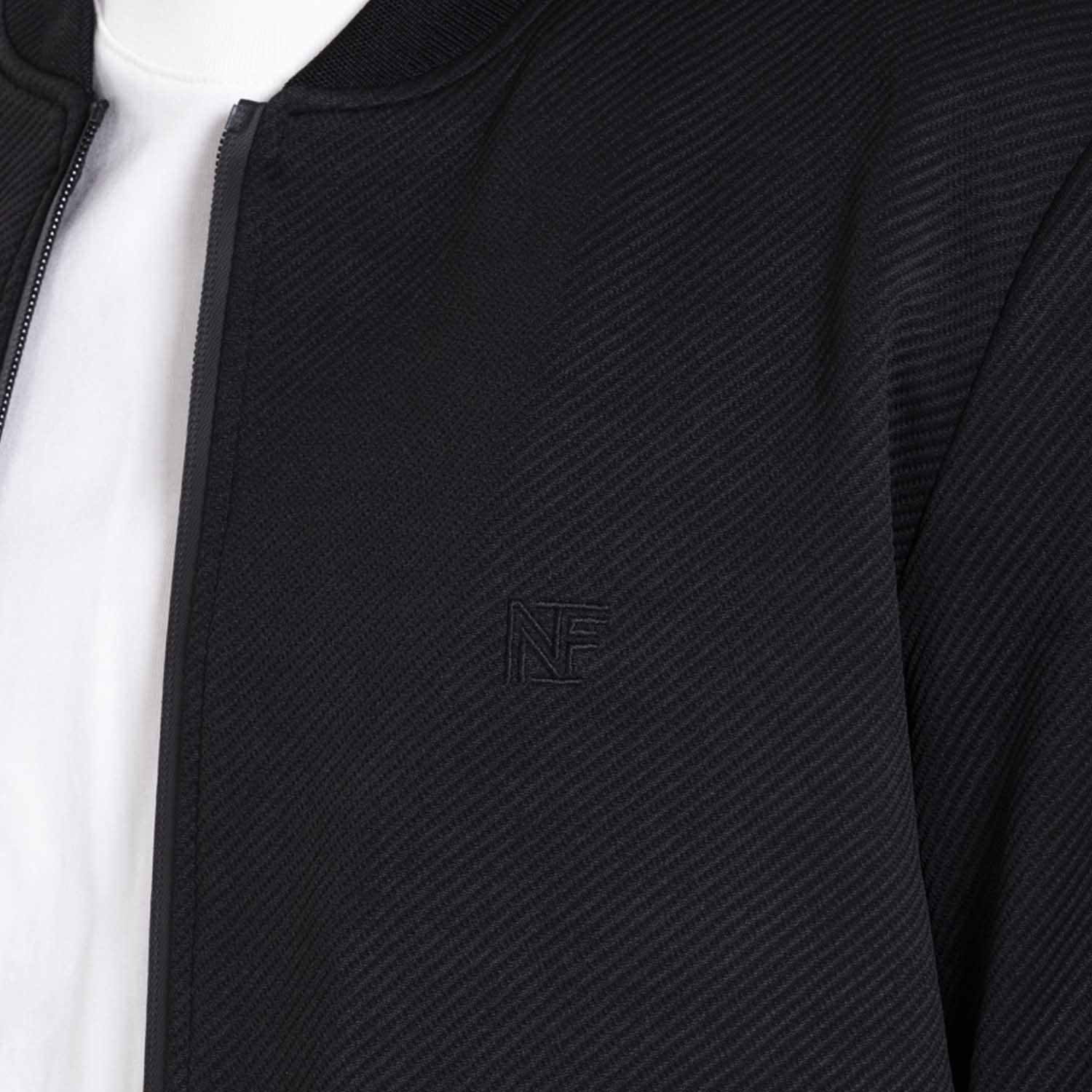 CHAQUETA BOMBER COLOR NEGRO