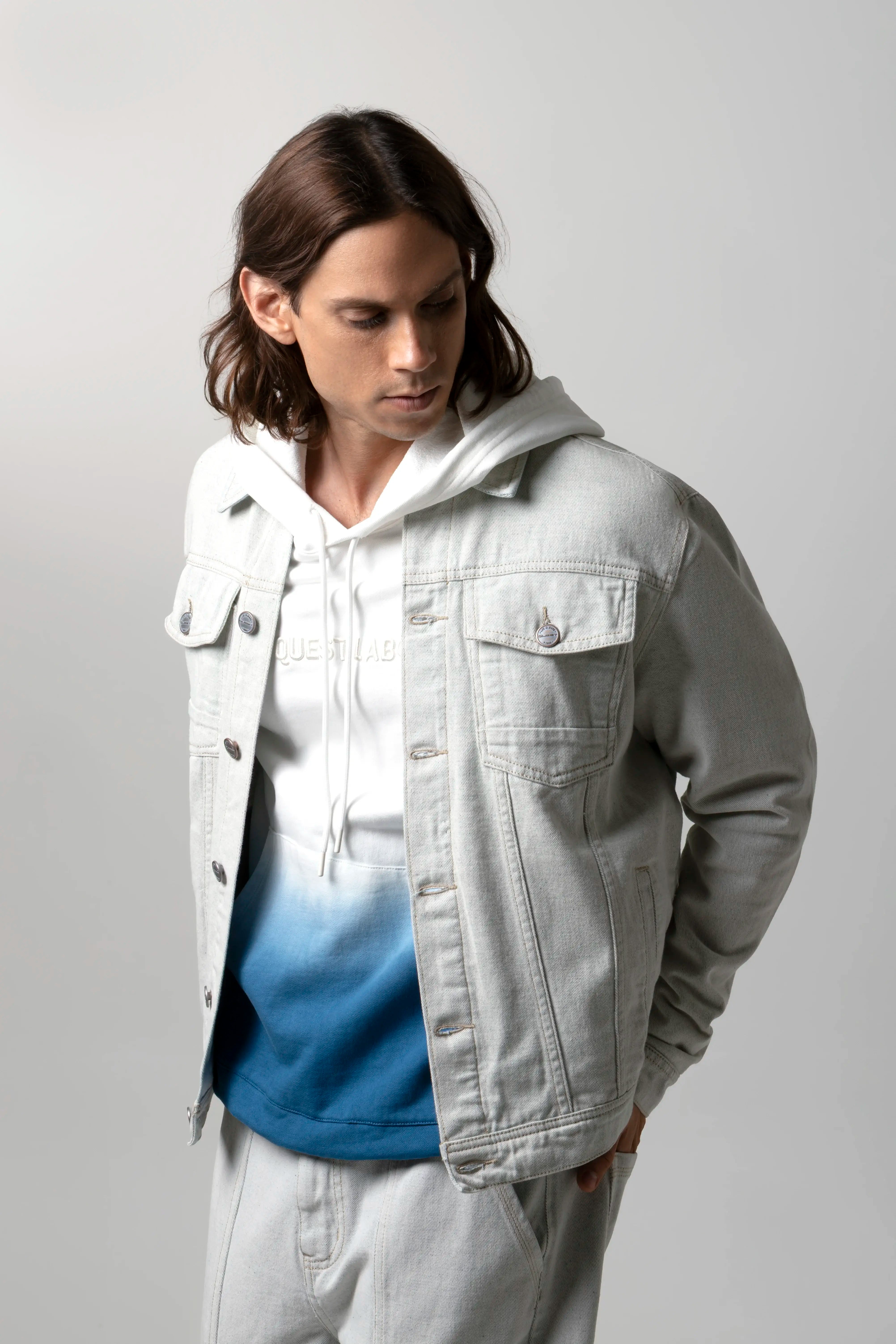 CHAQUETA TRUCKER COLOR AZUL MEDIO