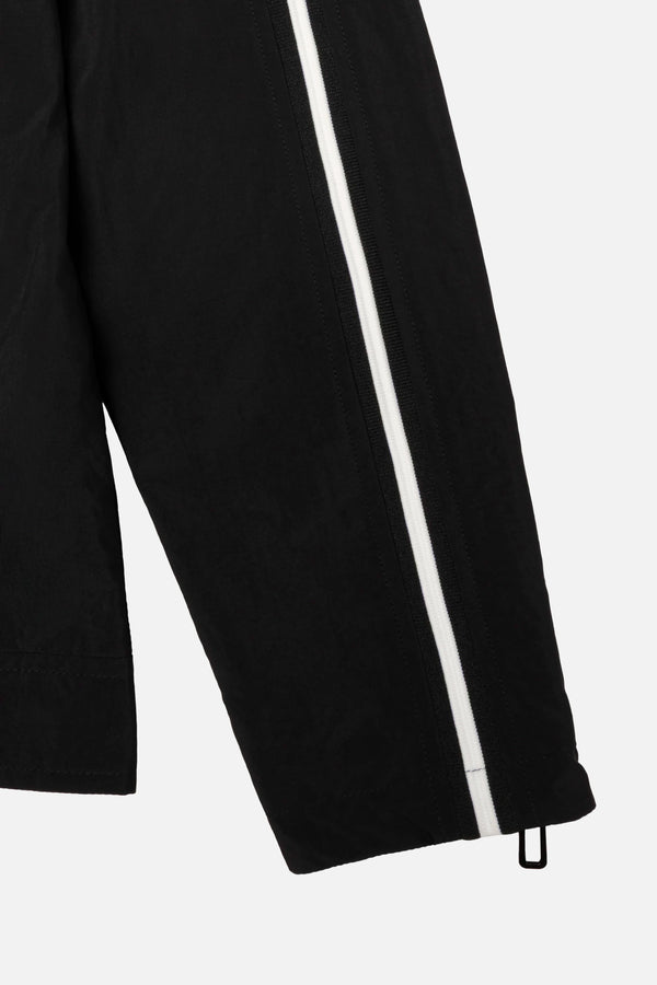 CHAQUETA ROMPEVIENTOS COLOR NEGRO