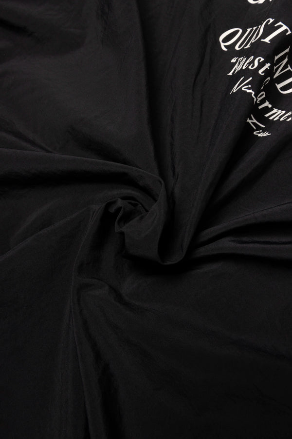 CHAQUETA ROMPEVIENTOS COLOR NEGRO