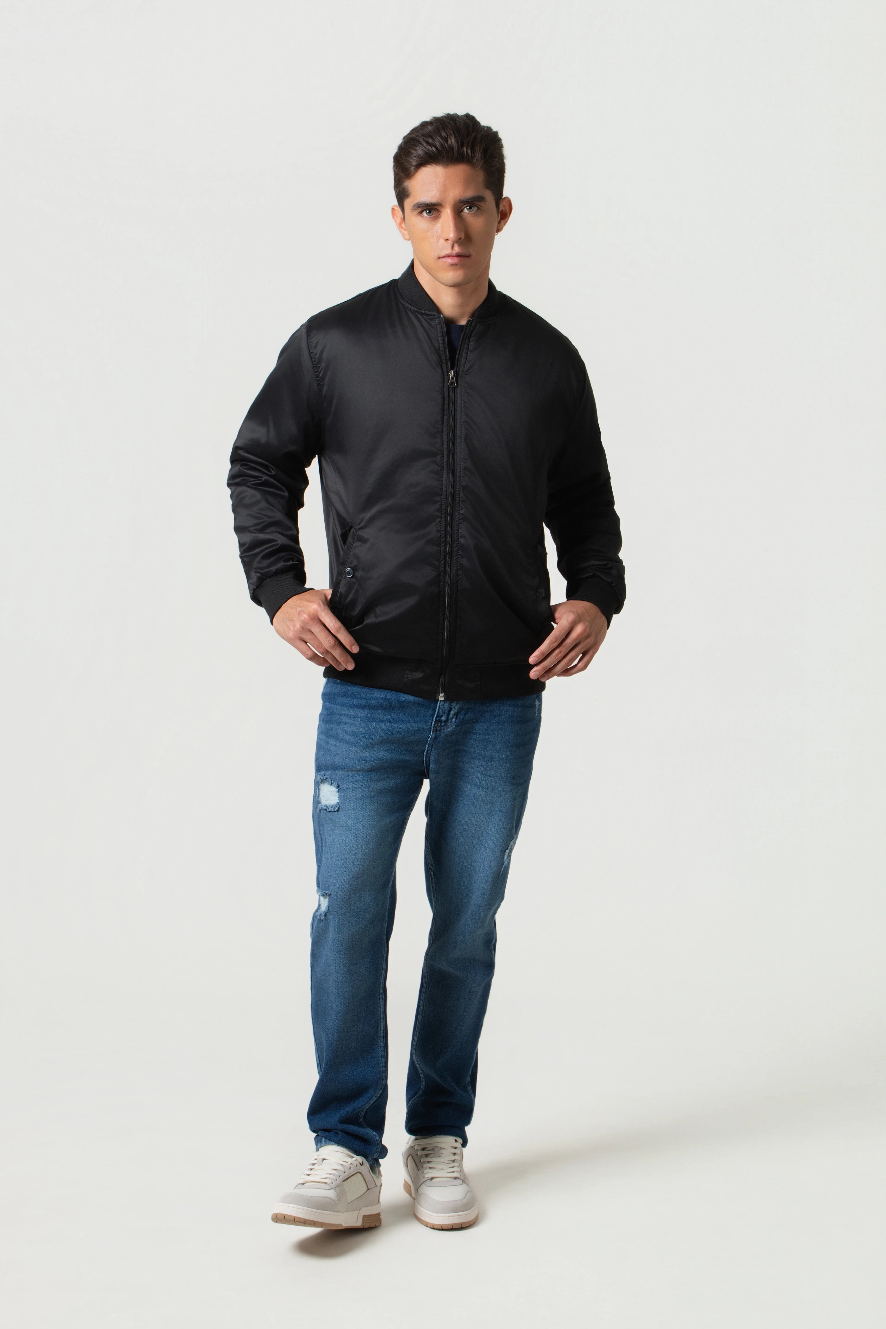 CHAQUETA BOMBER COLOR NEGRO