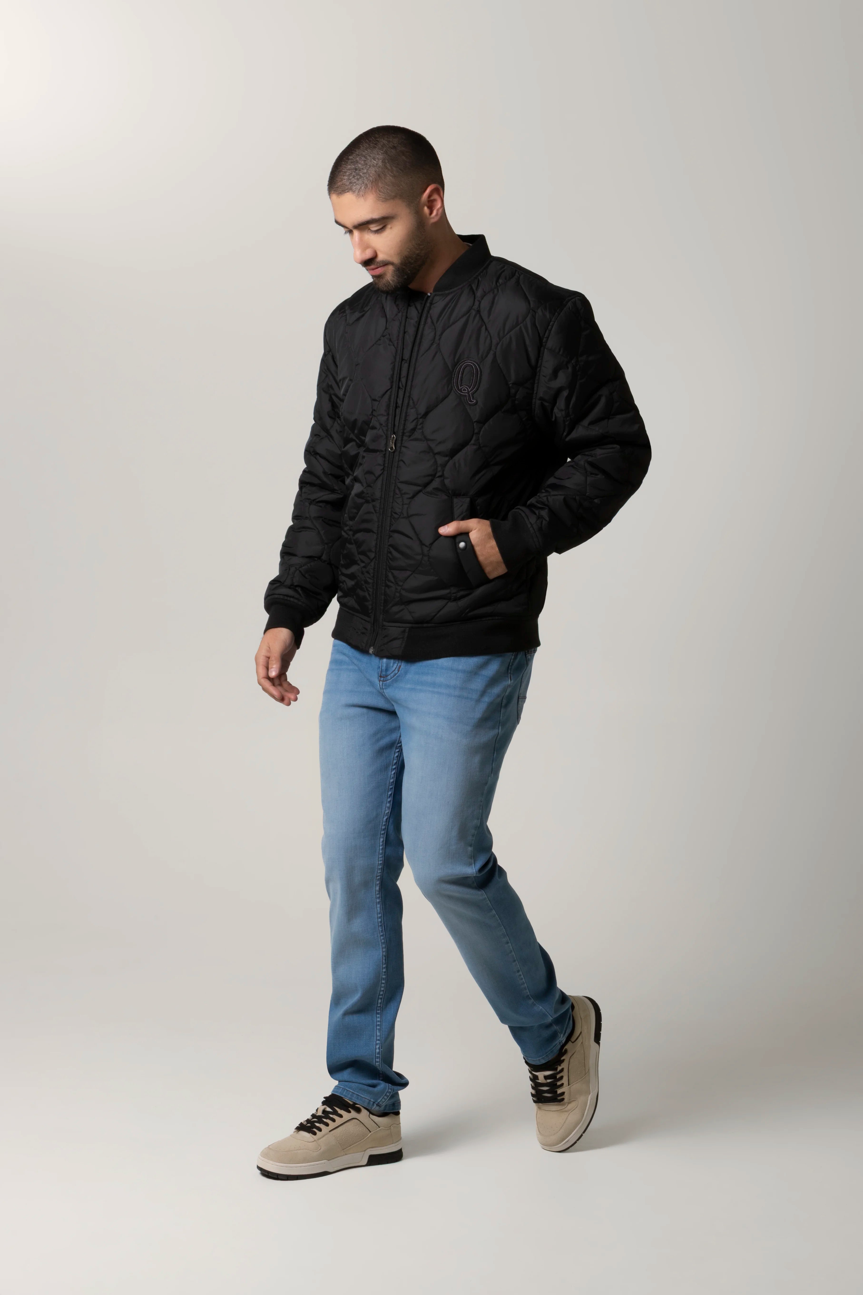 CHAQUETA BOMBER COLOR NEGRO