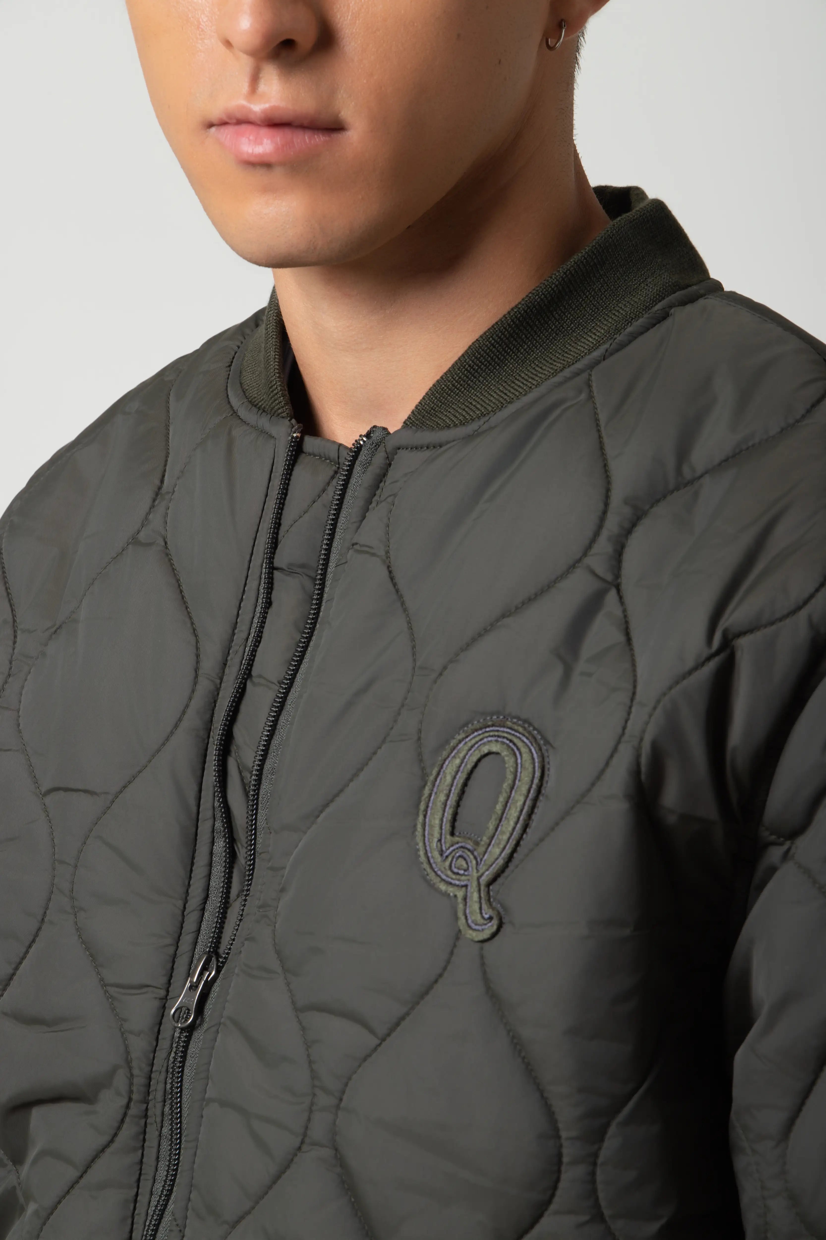 CHAQUETA BOMBER COLOR VERDE MILITAR