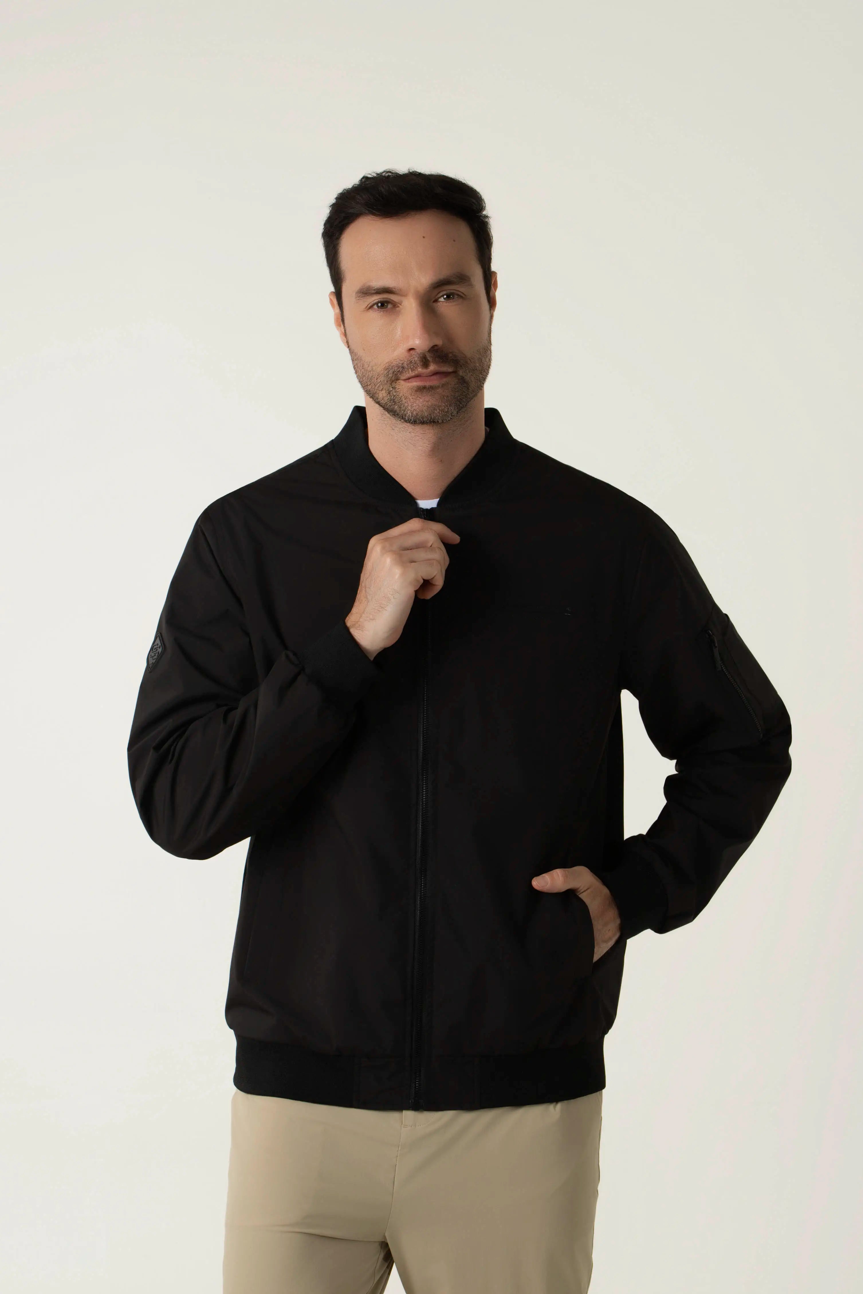 CHAQUETA BOMBER COLOR NEGRO