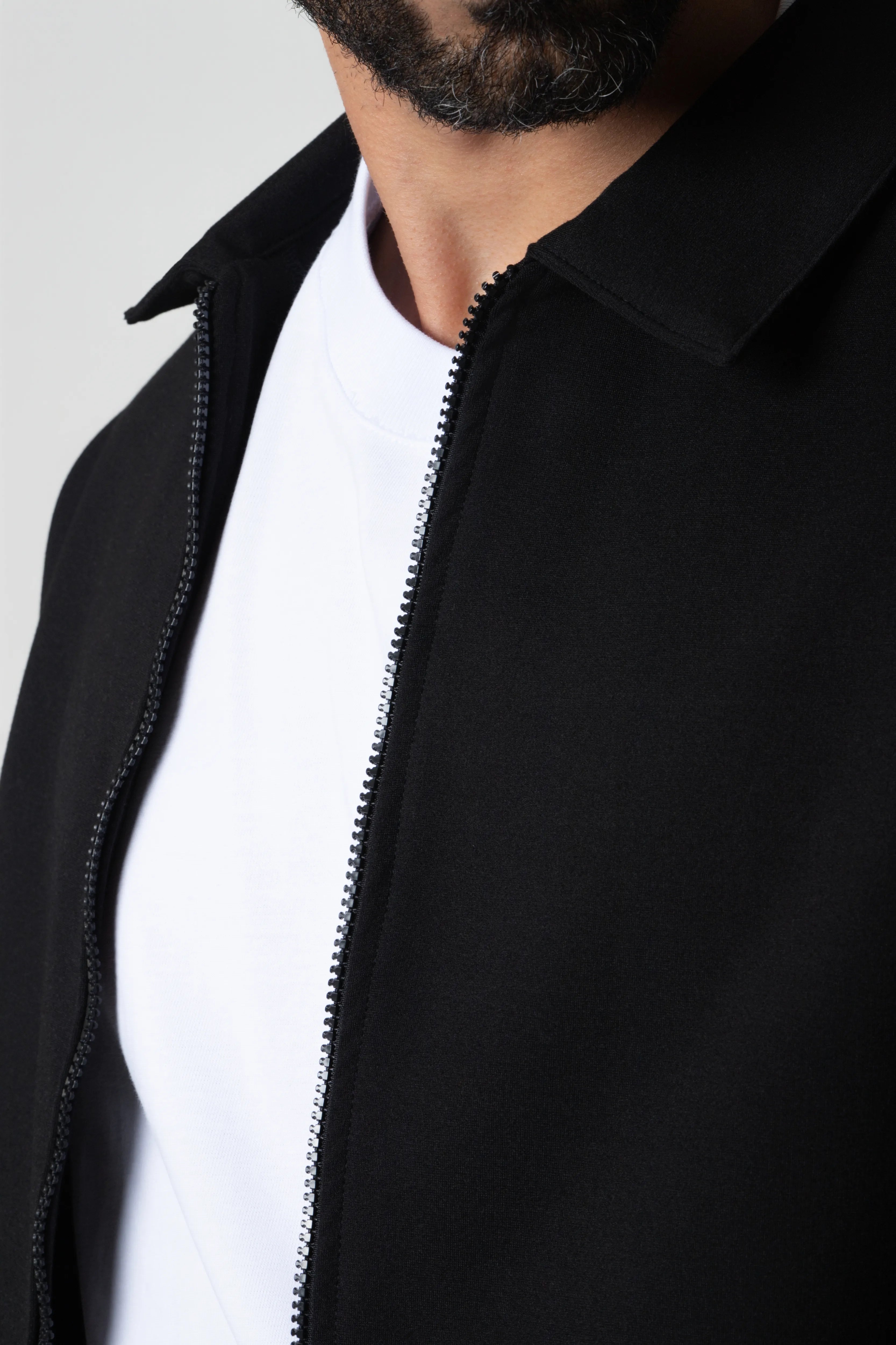 CHAQUETA BOMBER COLOR NEGRO