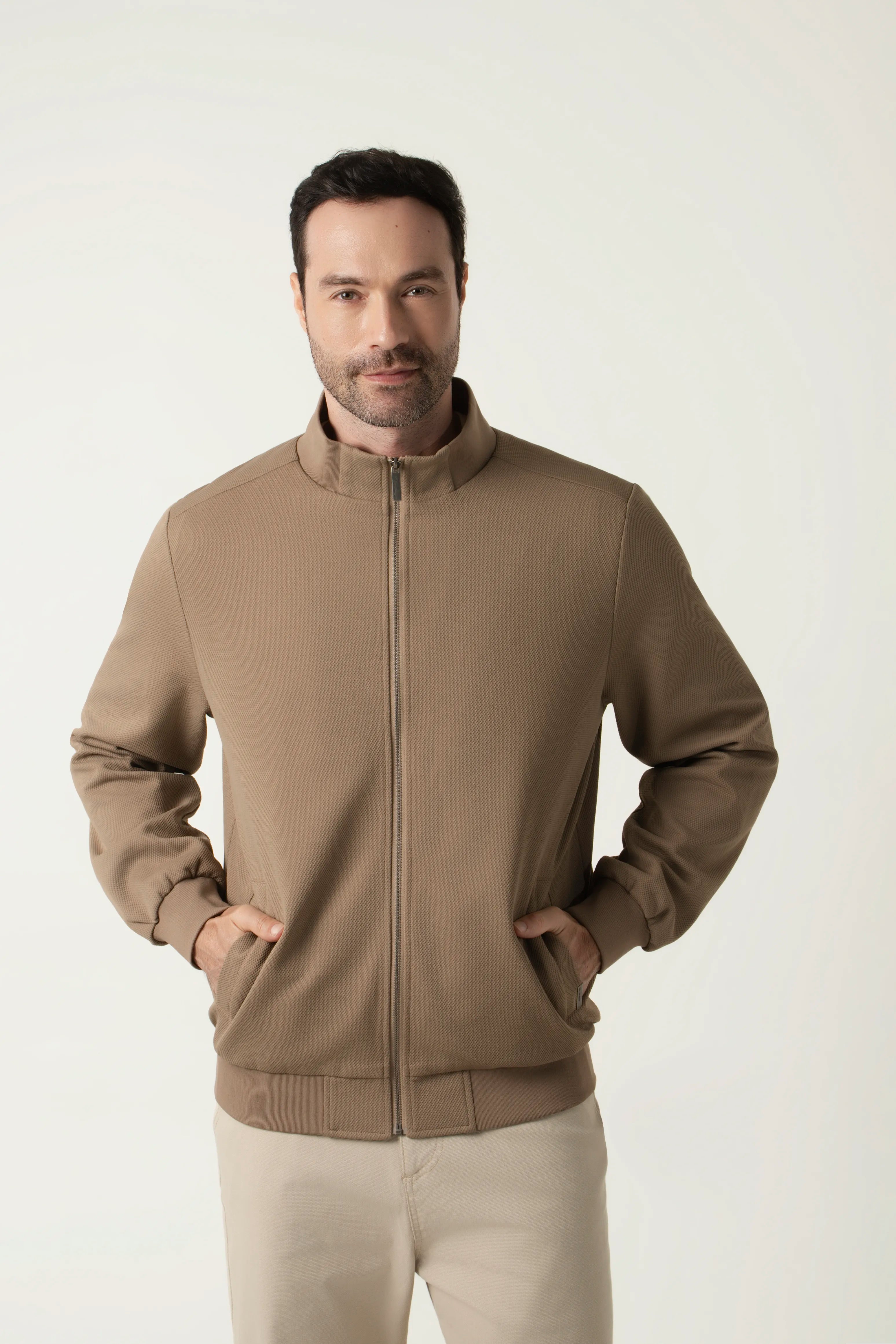 CHAQUETA BOMBER COLOR SAFARI
