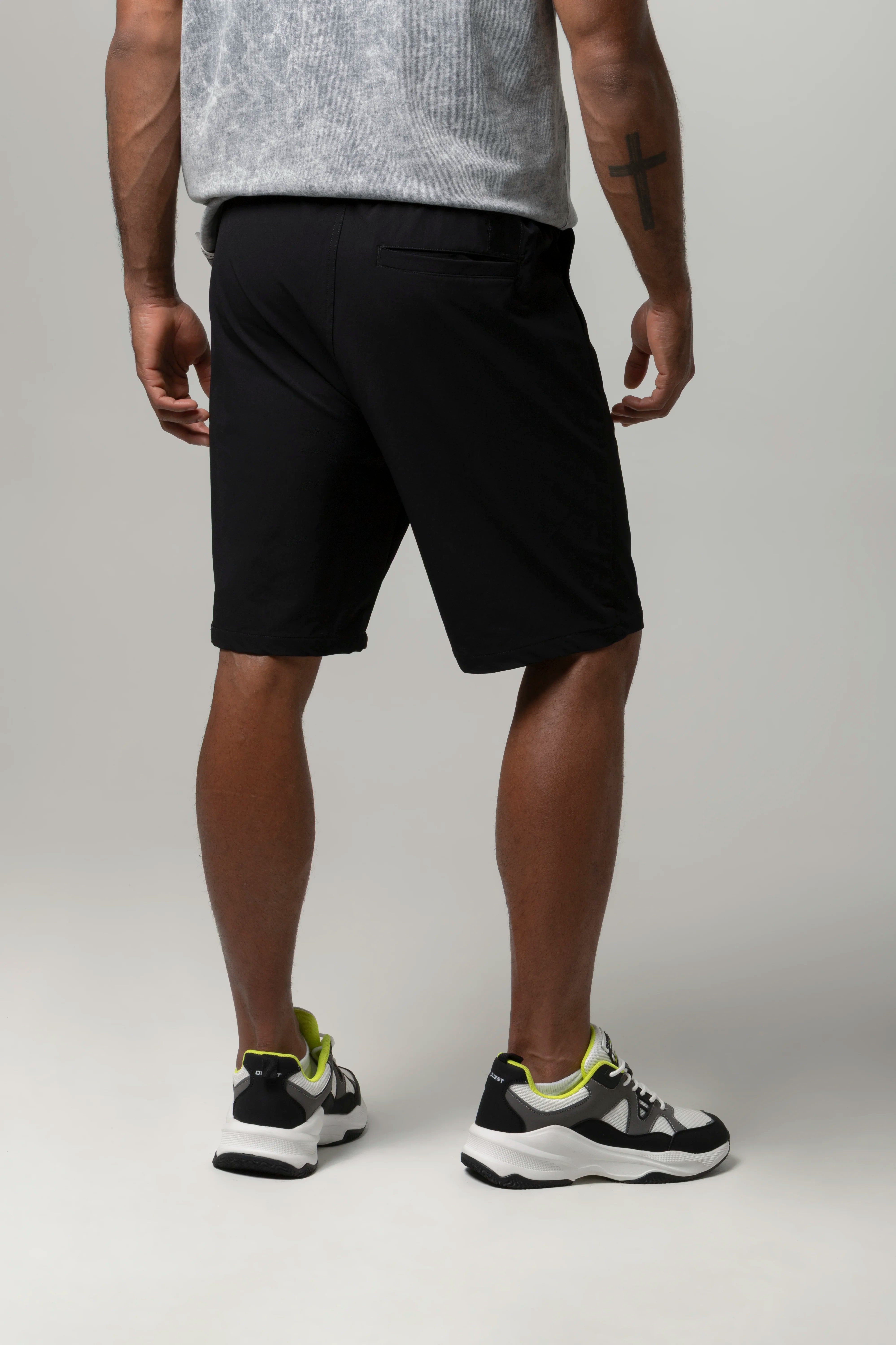 BERMUDA TIPO CHINO COLOR NEGRO