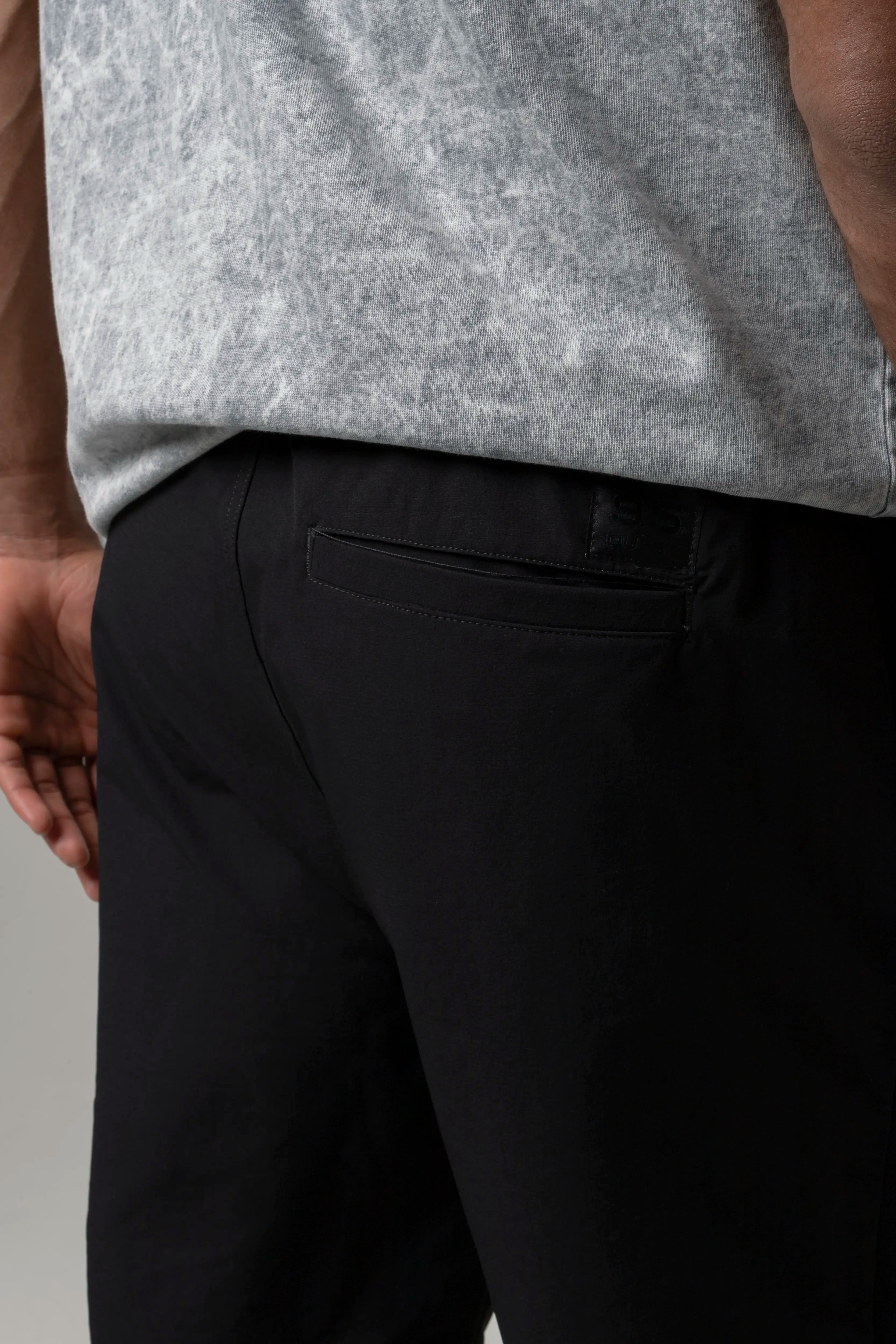 BERMUDA TIPO CHINO COLOR NEGRO