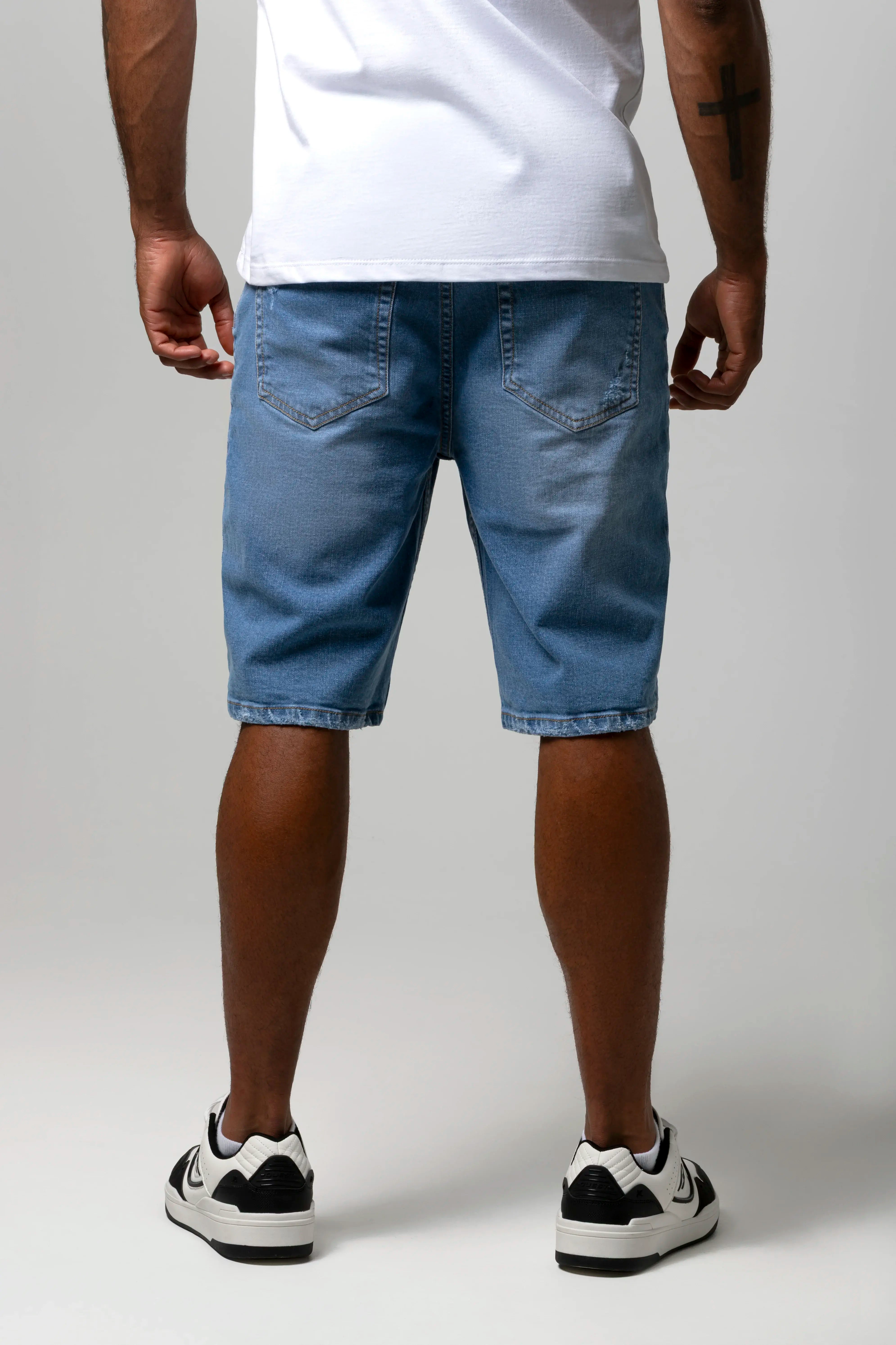 BERMUDA 5 BOLSILLOS COLOR AZUL CLARO