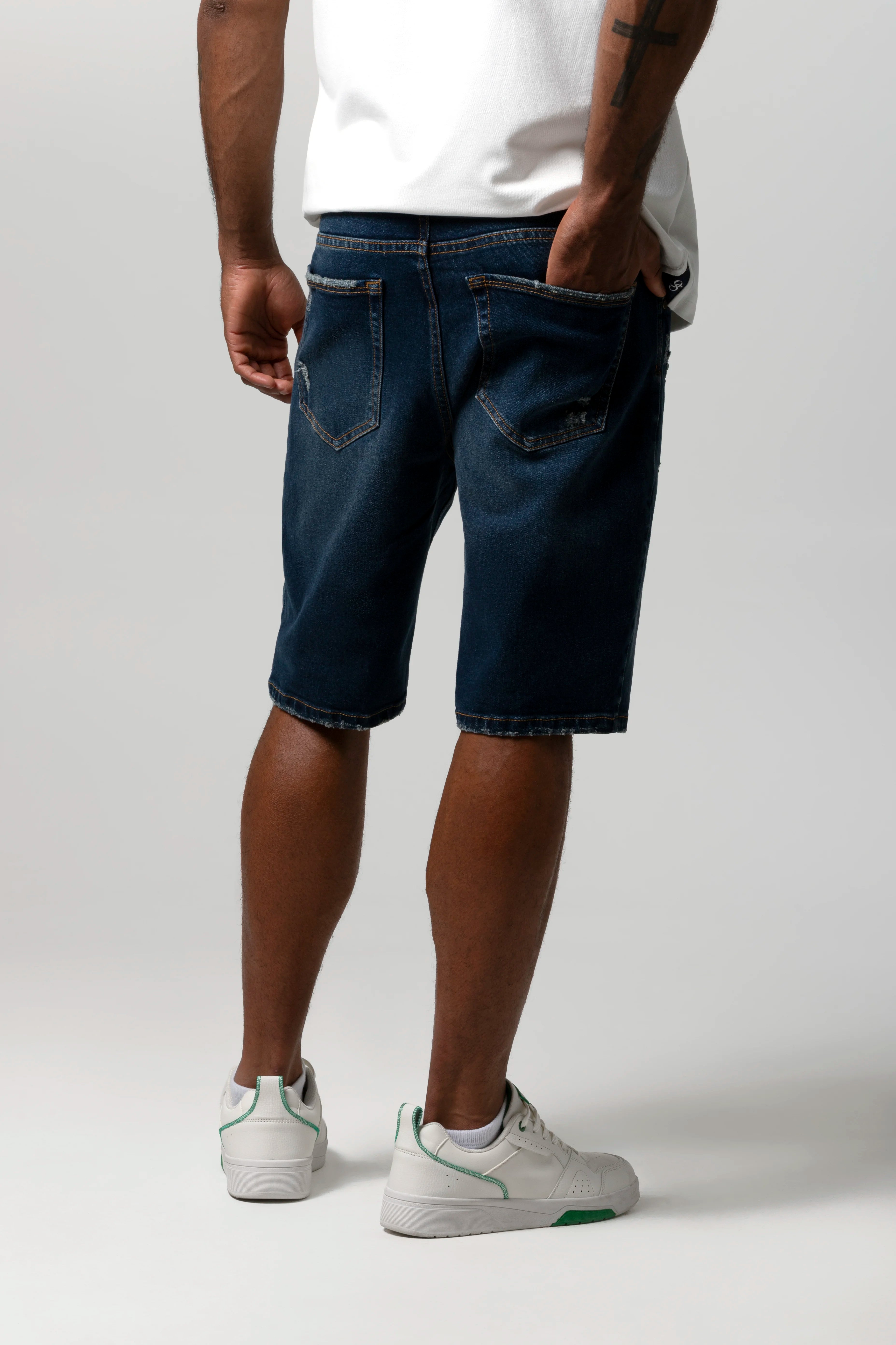 BERMUDA 5 BOLSILLOS COLOR AZUL OSCURO