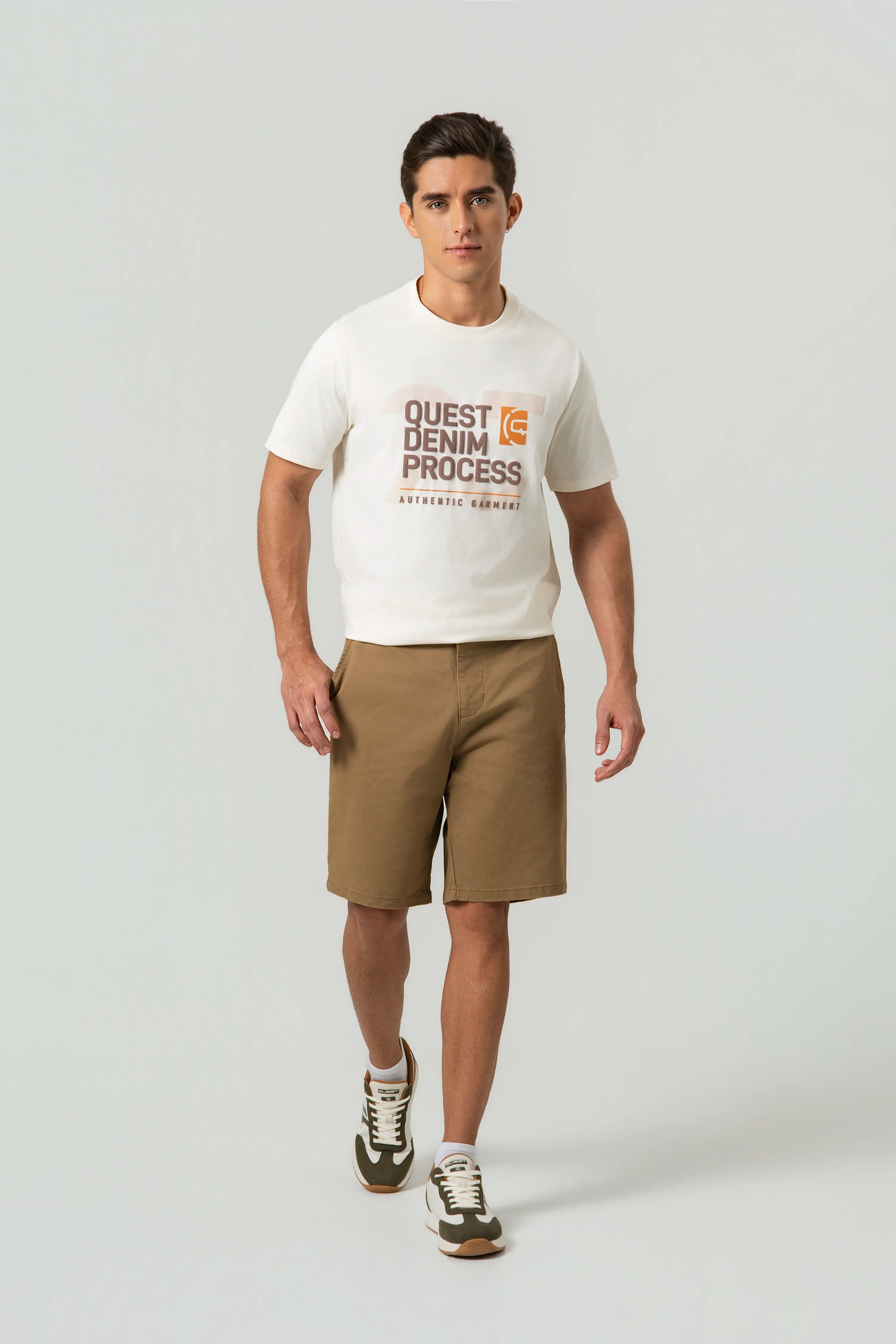 BERMUDA TIPO CHINO COLOR KAKI