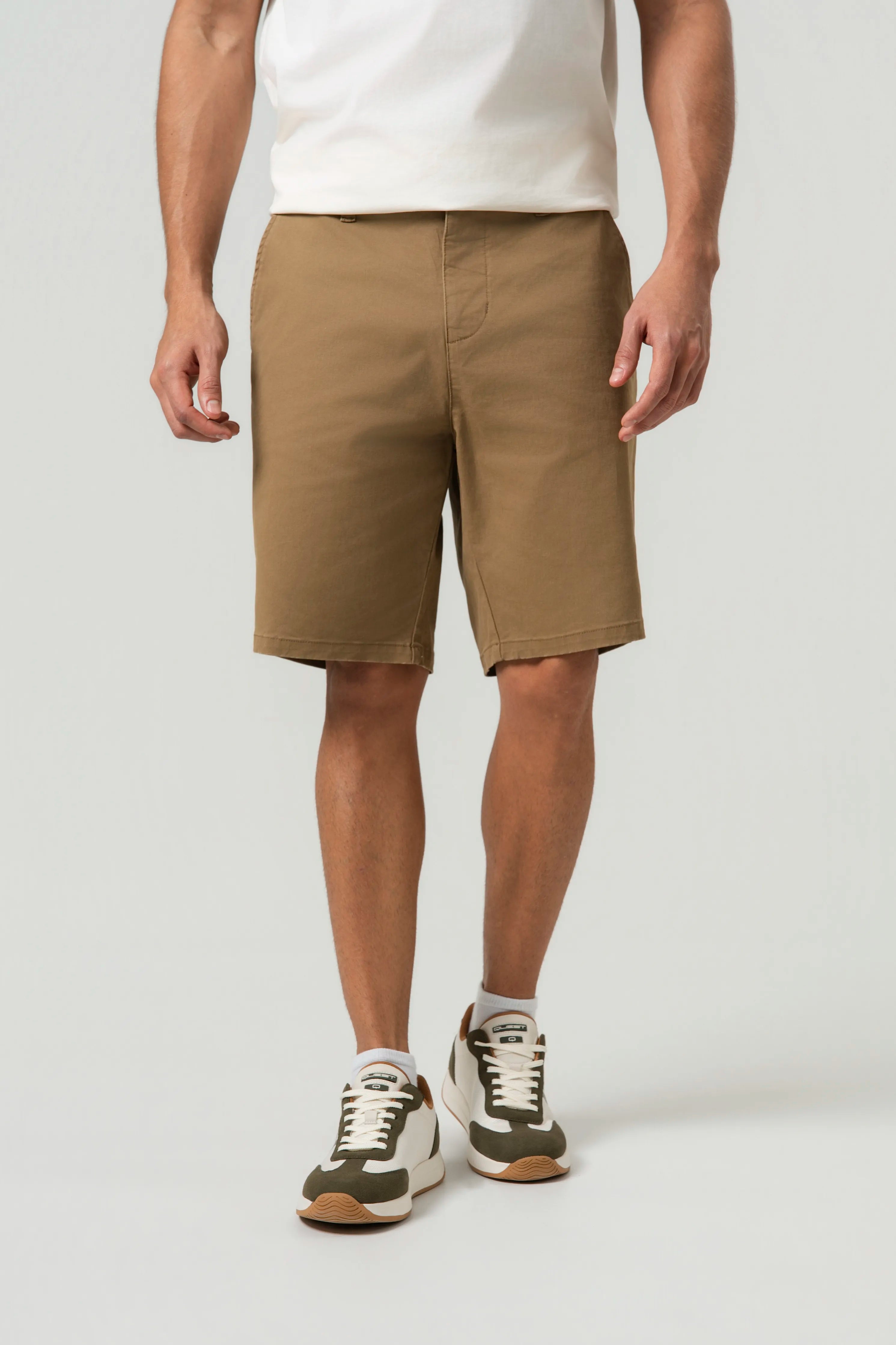 BERMUDA TIPO CHINO COLOR KAKI
