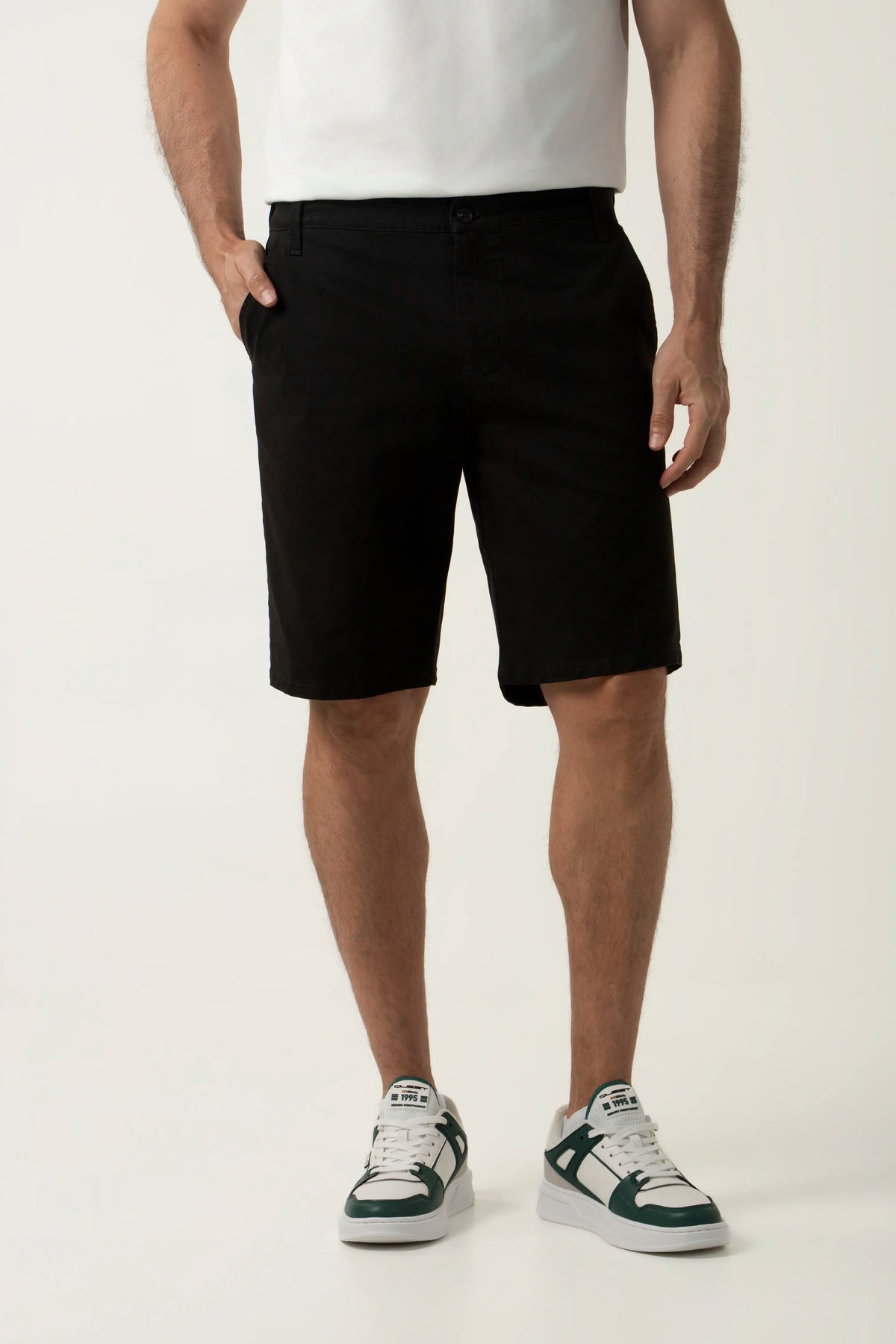 BERMUDA TIPO CHINO COLOR NEGRO
