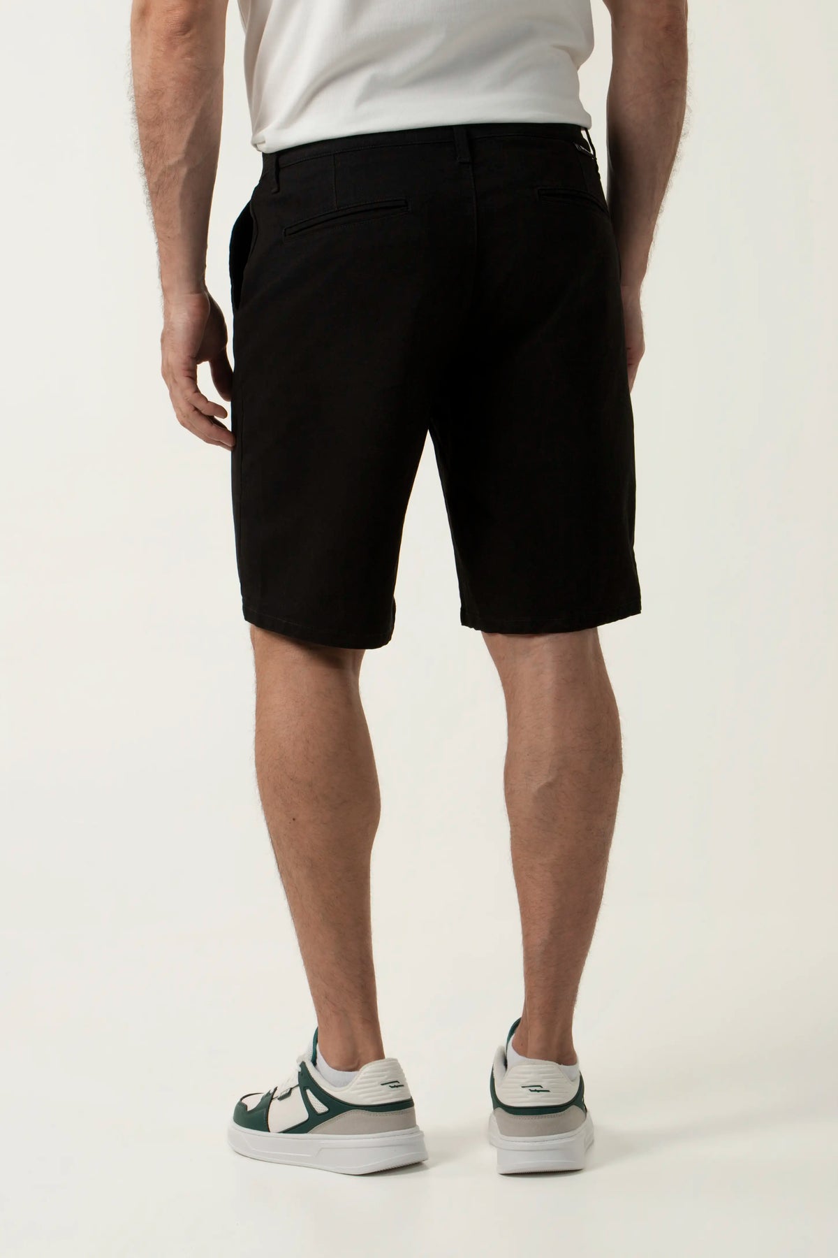 BERMUDA TIPO CHINO COLOR NEGRO
