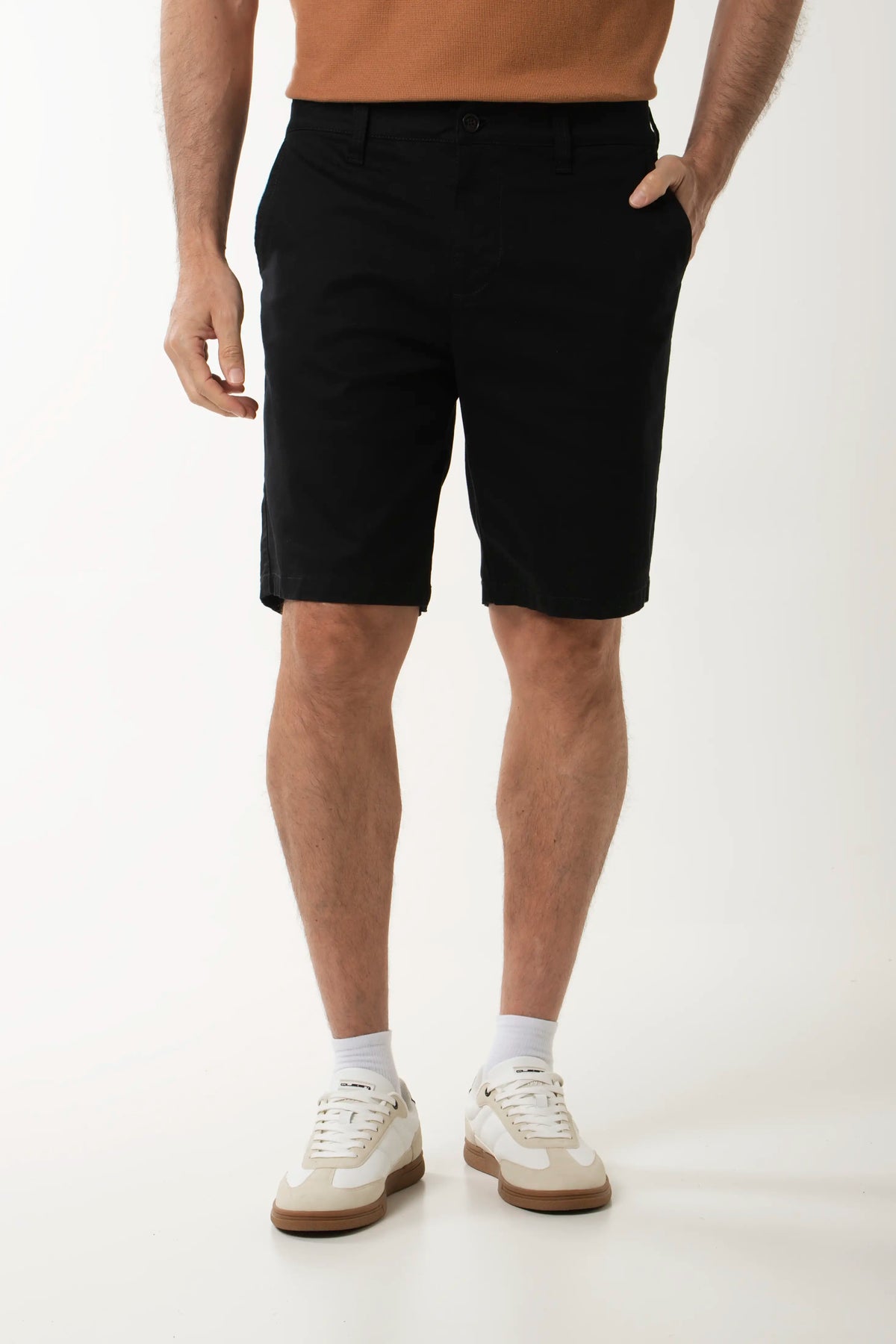 BERMUDA TIPO CHINO COLOR NEGRO