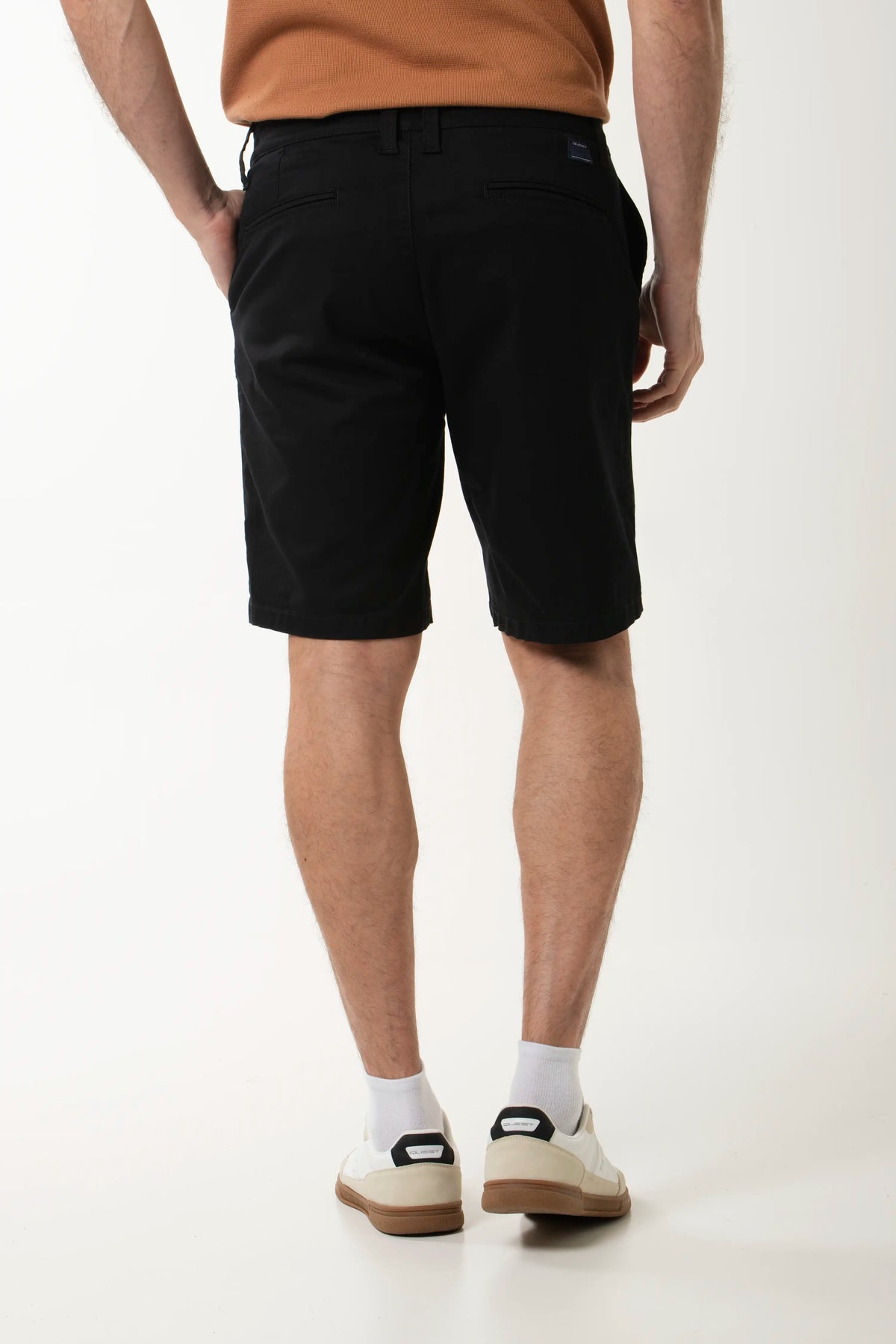 BERMUDA TIPO CHINO COLOR NEGRO