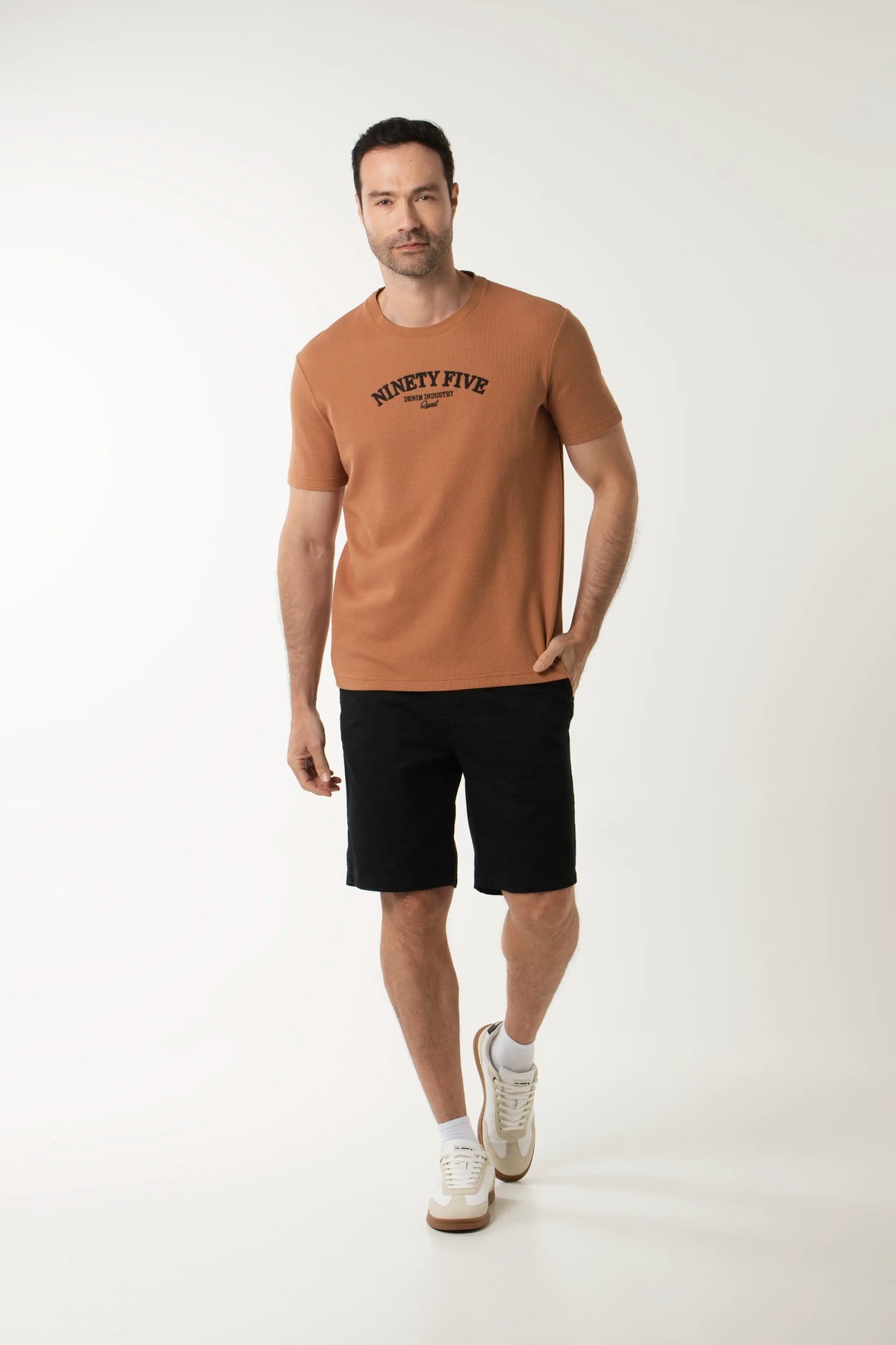 BERMUDA TIPO CHINO COLOR NEGRO