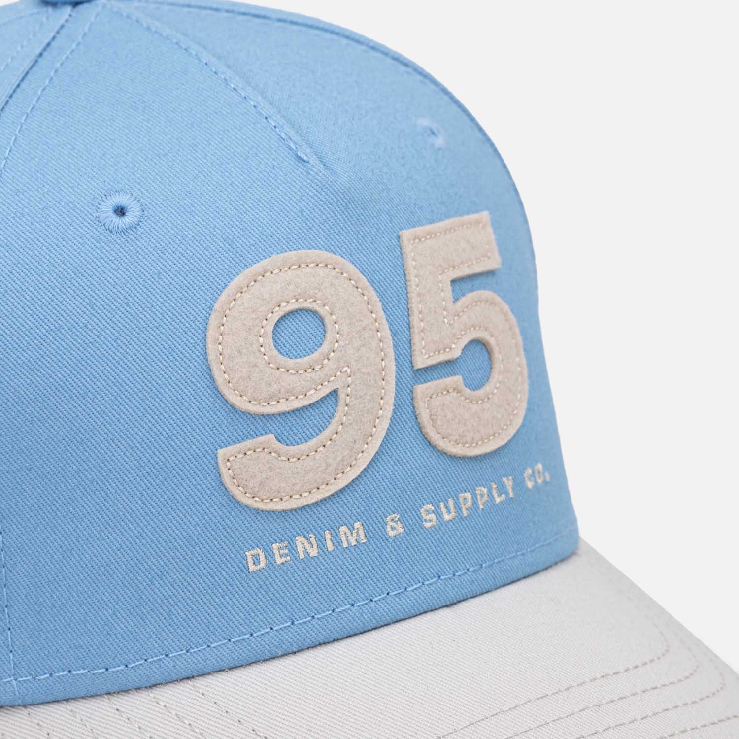 GORRA BEISBOLERA COLOR AZUL CHAMBRAY
