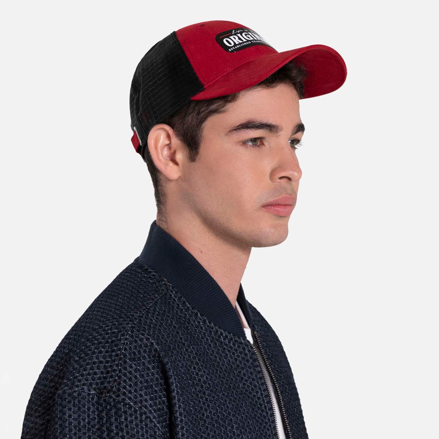 GORRA BEISBOLERA COLOR ROJO OSCURO